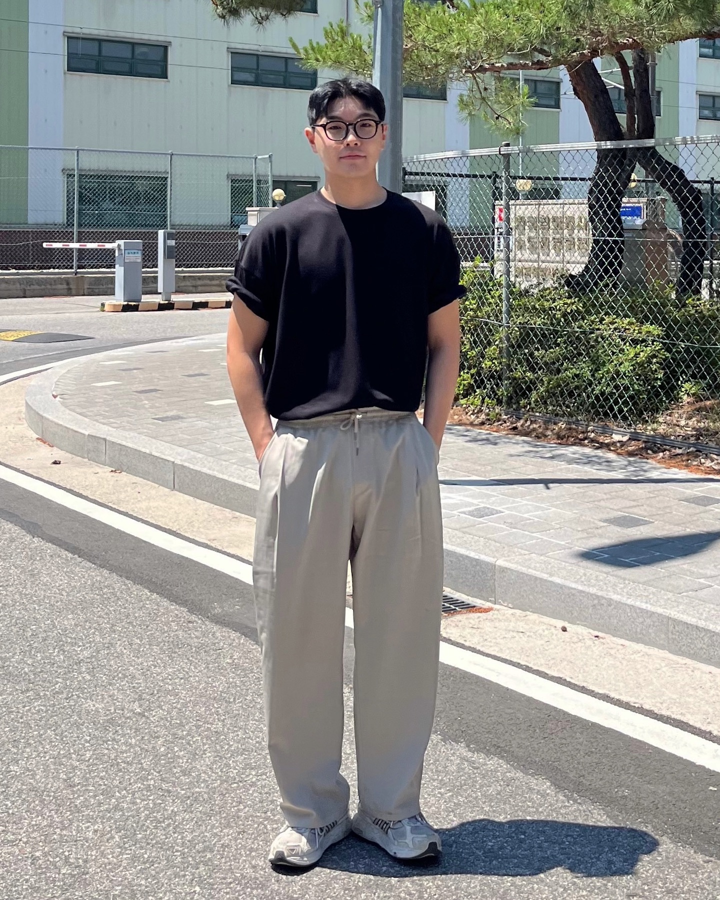 #협찬 cargobros brandsalon_ 
촉감 보들보들 반팔티셔츠🖤

#카고브로스 #캐쥬얼패션 #스트릿패션 #브랜드살롱 #남자코디 #남자패션 #패션 #트렌드 #반팔 #오버핏반팔 #반팔추천 #바이오반팔