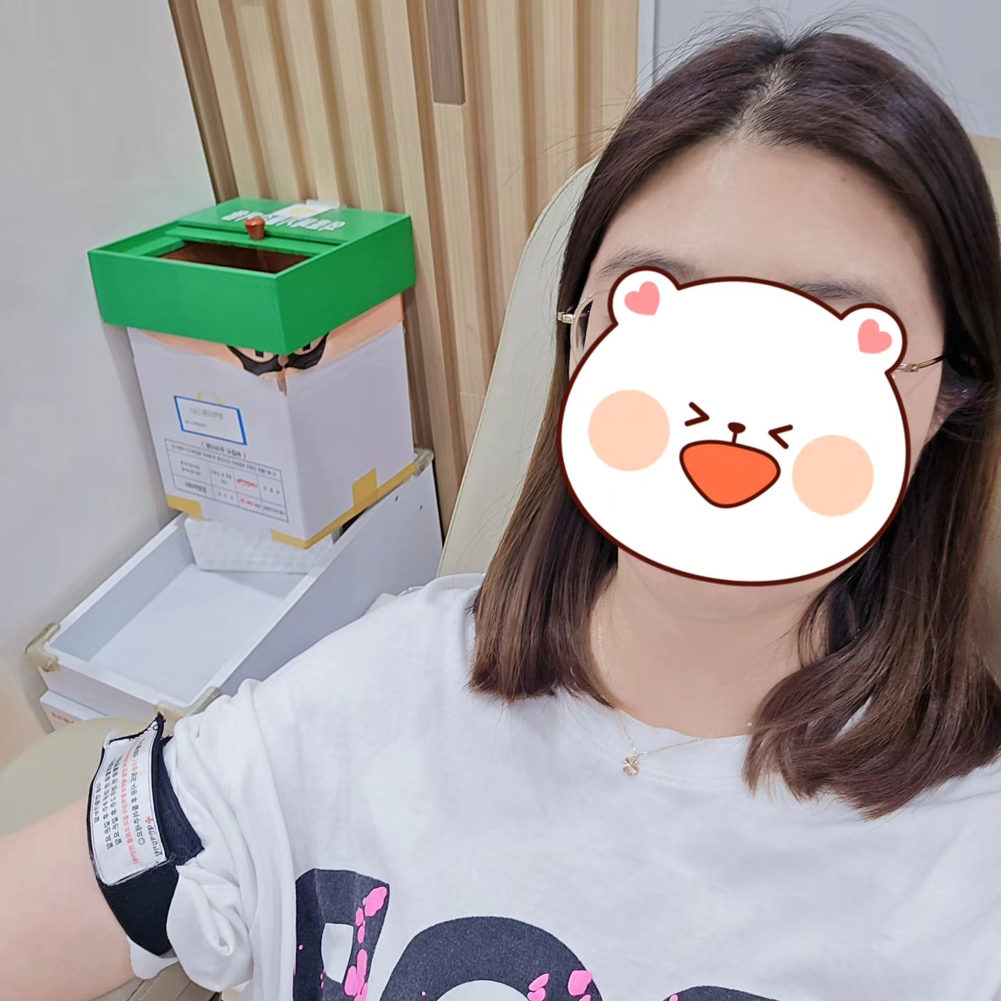 #헌혈 

6월 14일은 #세계헌혈자의날

세계헌혈자의날을 기념하며
#38번째헌혈 성공

추가기념품까지 있어서
문권이 3장~

#blood #blooddonation
