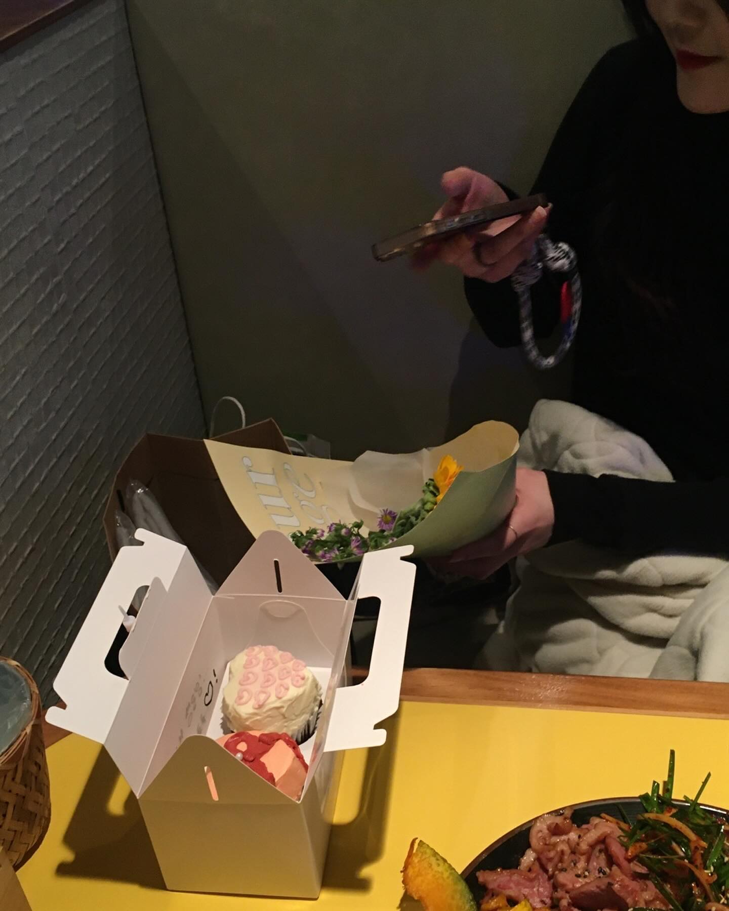 두번째로 피드 등장한 #25th_birthday #은우선물🤍