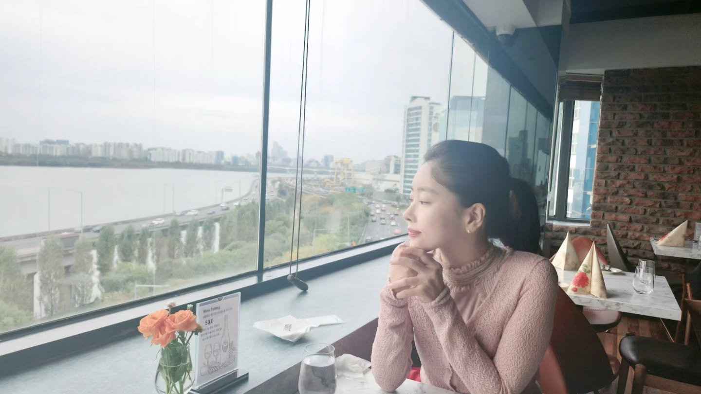 내면의 이아기에 귀 기울이는
안온한휴식.
사색과사유는 스트레스로에서 벗어나 내면의 정서를 회복하는 데 도움을 준다.
#사색 #사유 #생각 #정리 #인문학 #철학은어떻게삶의무기가되는가