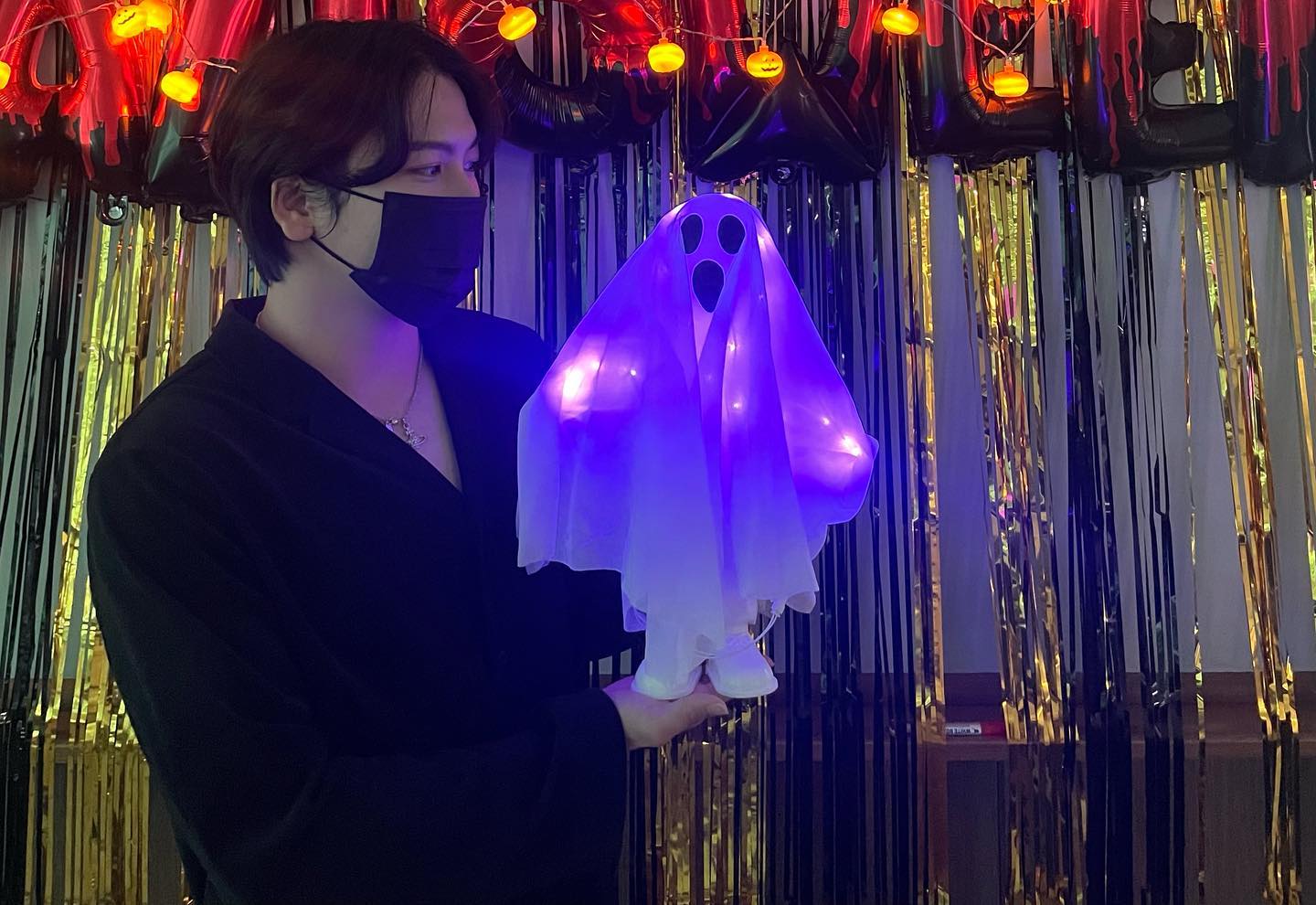 고등학교에서 중학교로
선생님에서 동네형으로
미운 정도 정이라고 헤어지려고 하니 왜 이렇게나 아쉬운지
.
.
Photo : han._0201 
Make up : j_ooxun