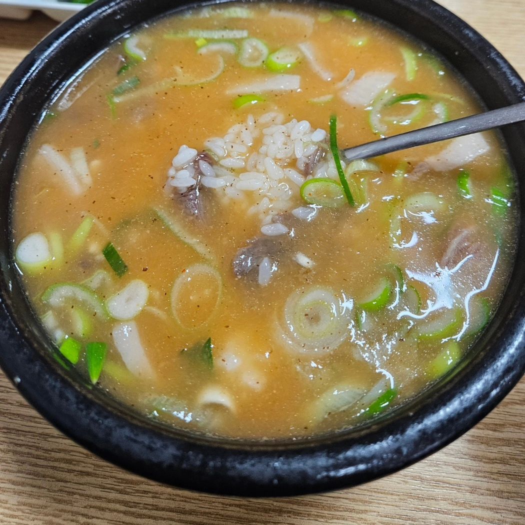 #광명국밥

스타필드가서 주차 연습하고
살거사고
광명가서 국밥까지 먹고 왔다.

잔소리하면 하지말라고 난리
말 안하면 안가르쳐준다고 난리
#남편둥절