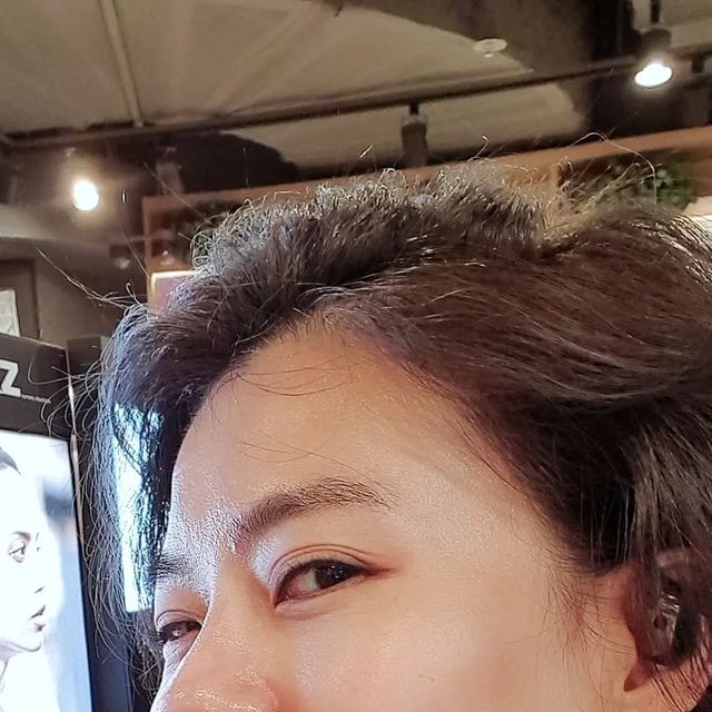 이쁜여자는 운동금지 on Instagram: "#샥즈 #오픈핏 #오픈핏챌린지 @shokzkr 부산에 놀러갔다가 샥즈오픈핏 구경하고 왔어요! 런닝할때 골전도이어폰들 많이 쓰신다고 하셔서 궁금하기도 하고 구