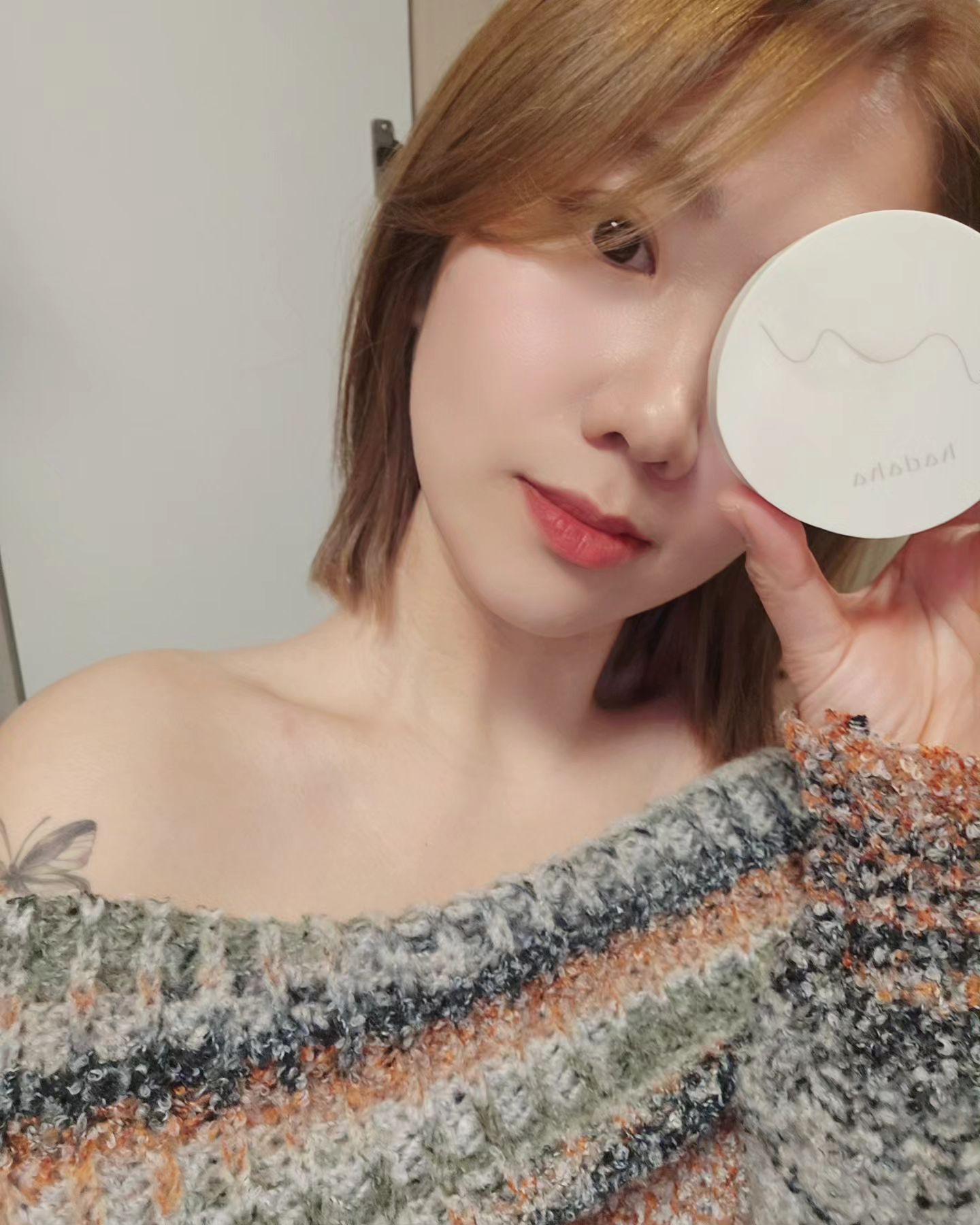 #제품제공 hadaha.official
🐰초밀착 수분 광채 쿠션
hadaha Moisture Fit Cushion 
모공부터 주름까지 매끈하고 정교한 '커버력' 
원래 내 피부같은 자연스러운 '광채' 
24시간 지속되는 탁월한 '보습력' 
예민한 피부에도 안심하고 사용하는 '저자극' 
하다하 촉촉핏 비건 쿠션 
#내츄럴커버쿠션 
#촉촉핏쿠션 
#수분광채쿠션 
#저자극쿠션 
#비건쿠션 
❤️
수분 에센스 78% 함유 수분광채쿠션 하루종일 촉촉한 피부 유지!
 24시간 파워 래스팅 
천연 원료를 사용한 클린 비건 쿠션 
가볍게 발리며 모공과 요철까지 완벽 커버 피부 건강을 위한 한걸음 저자극 인증 쿠션
🐰
이런 분들에게 추천해요! 
✔️번들거림 없이 촉촉하고 청량한 매끈광 피부를 원하는 분 
✔️ 다크닝 없는 화사한 피부가 연출되는 쿠션을 원하는 분 
✔️모공, 주름, 잡티를 정교하게 커버하고 싶은 분 
✔️수분가득 건강 피부를 위한 천연 원료 비건 쿠션을 원하는 분 
✔️예민한 피부에 안심하고 사용하는 저자극 쿠션을 원하는 분
.
.
.
.
#팩트추천 #쿠션추천 #화장품추천 #웜톤 #김포 #구래동 #일상 #데일리