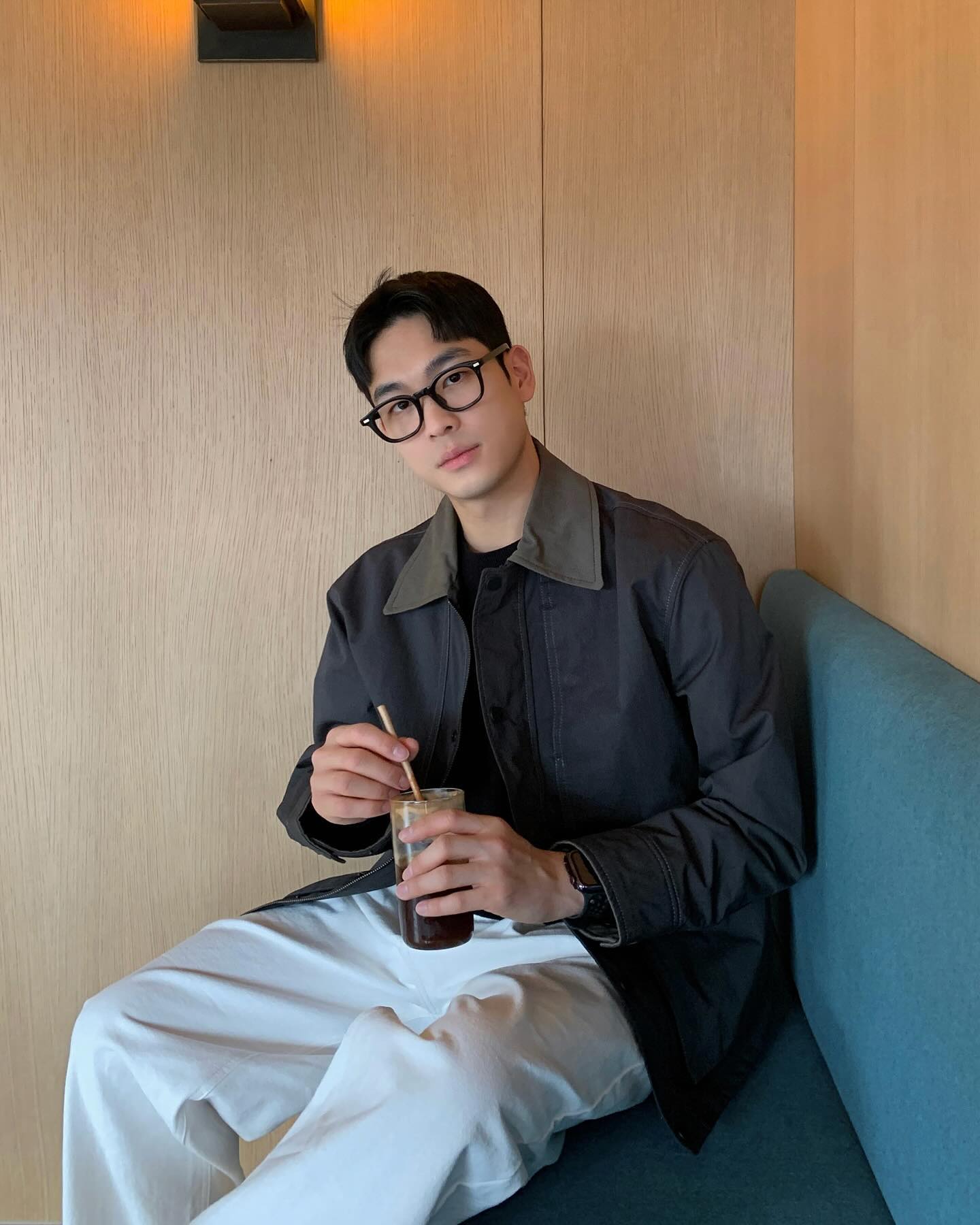 #광고 에피그램 툭자켓으로 봄맞이
데일리로 툭- 걸쳐입는 툭(TOOK) 콘트라스트 자켓을 입어봤습니다. 밀도감이 느껴지는 퀄리티높은 원단과 완성도높은 마감으로 입었을때 아주 만족스러웠습니다. 꾸안꾸룩으로 제격인 툭자켓, 이번 봄 데일리 아우터로 추천드립니다 👍🏻
epigram_official 
#에피그램 #epigram #툭자켓 #자켓 #자켓코디 #남자자켓 #남자데일리룩 #에피그램자켓 #자켓추천 #봄데일리룩