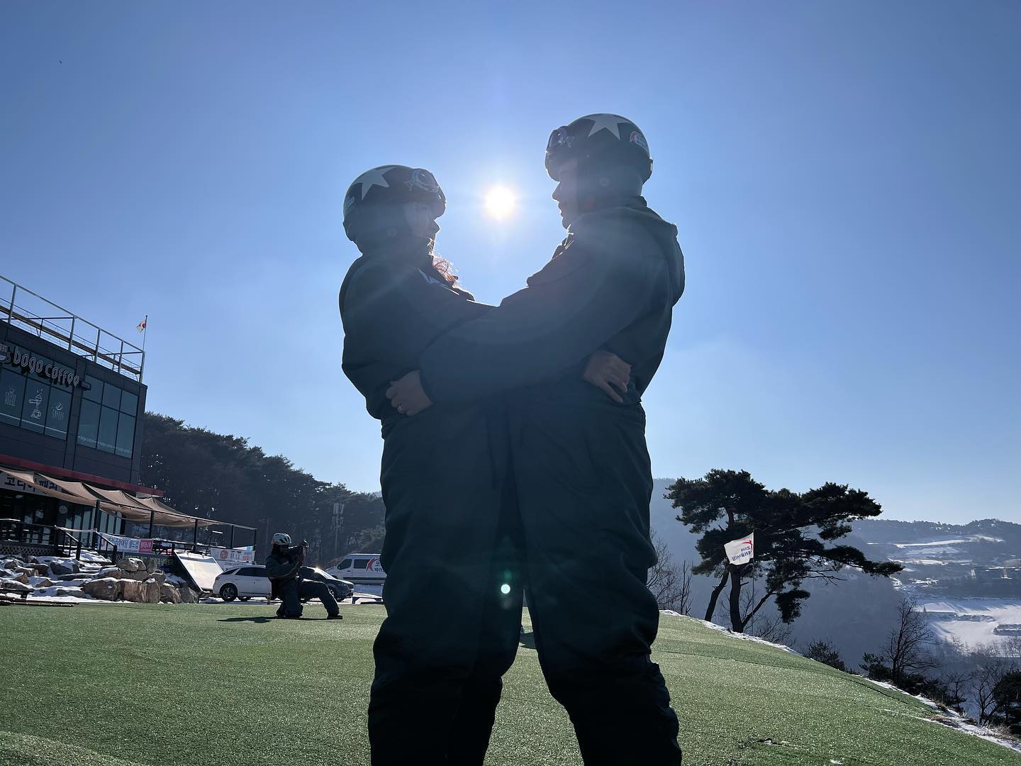 이뚠땡안뚱땡 22년 고생했고 
나랑 살기 쉽지 않을텐데 결혼해줘서 고마오
내년에는 덜 욱하고 화내진 않는다고 약속 못하지만 더 하지는 않을께ㅋㅋㅋㅋㅋㅋㅋ 아주 일관성 있는 아내가 될테니까 쭉 잘 받아주고 
말 잘 들어줘ㅋㅋㅋㅋㅋㅋㅋㅋㅋㅋㅋㅋㅋㅋㅋㅋㅋㅋㅋㅋㅋㅋㅋㅋㅋㅋㅋㅋㅋㅋㅋㅋㅋㅋㅋㅋ
23년 더 행복하자 뚱땡아😅😅
사랑해 ❤️❤️올해도 잘 살아보장🫣
.
.
(선생님이 웨딩촬영작가님인 줄…. 열정적이심)
#아주힘든직업내신랑
#아주행복한직업내신랑
#나는너의축복이야
#편식하지말고건강만하자