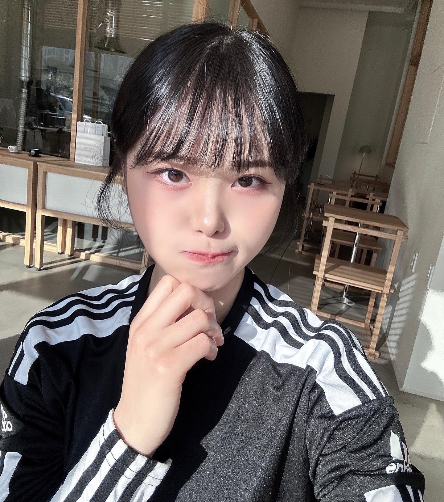 계속 가야지 가야지 하면서 못갔던 카페
역시나 분위기도 예쁘고, 최고 맛있었던 베이글🥯
예쁜 애랑 가서 더 좋았었나👀