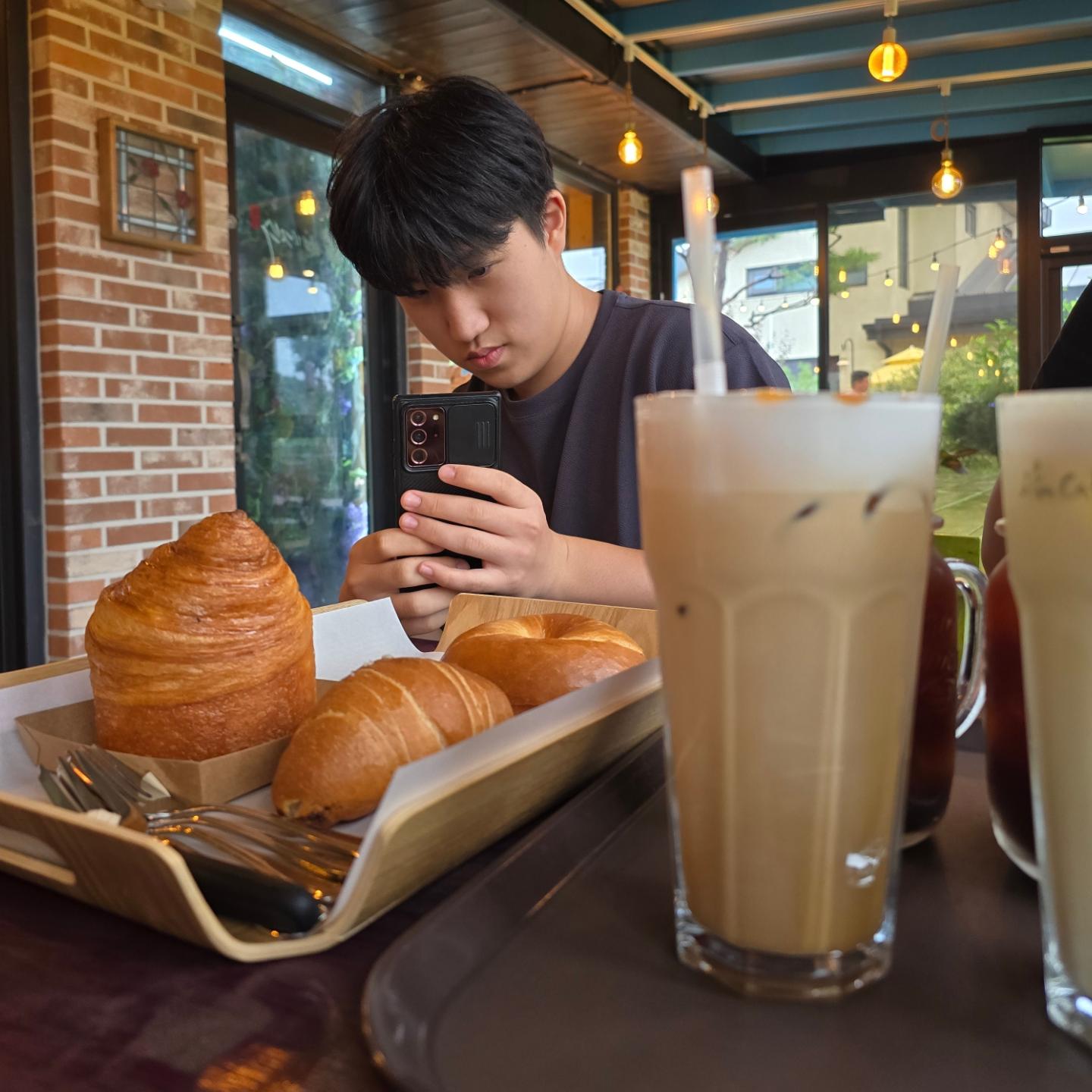 #휴가
#카페지수인봉평

휴가내내 비옴
비와도 좋네