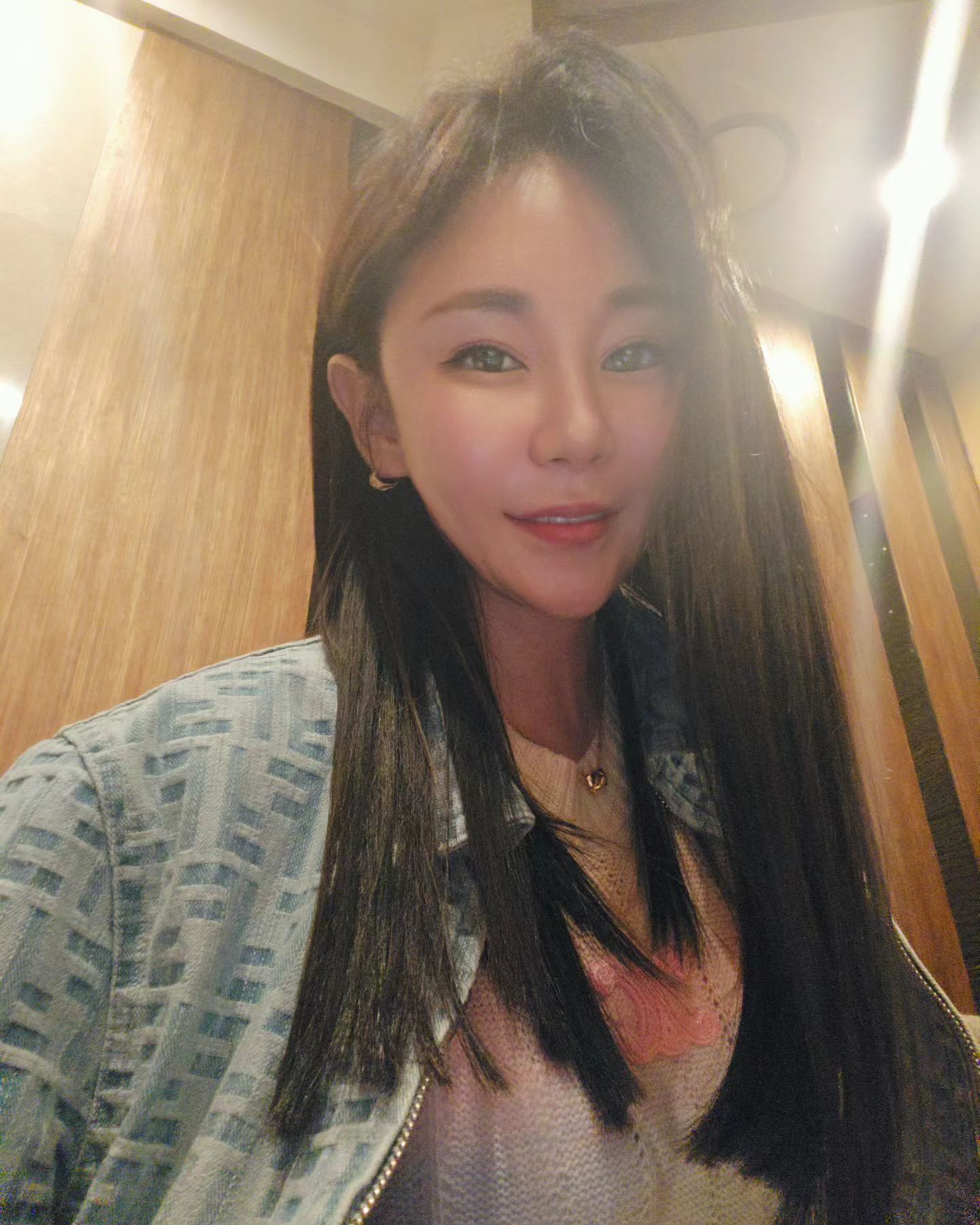 이제제법 머리가 길었다
#긴머리#단발머리탈출