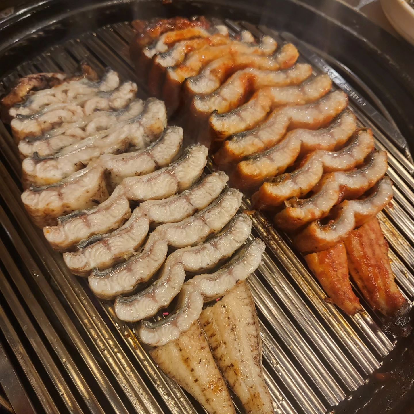 기운 넘치지만 연말ㅇㅣ니까  몸보신
#장어 #장어구이 #소금구이 #양념구이 #된장술밥 #불닭 #칵테일 #청포도 #소주 #처음처럼 #맥주 #카스 #맛집 #부천맛집 #상동맛집 #맛스타그램 #맞팔 #술스타그램 #술팔