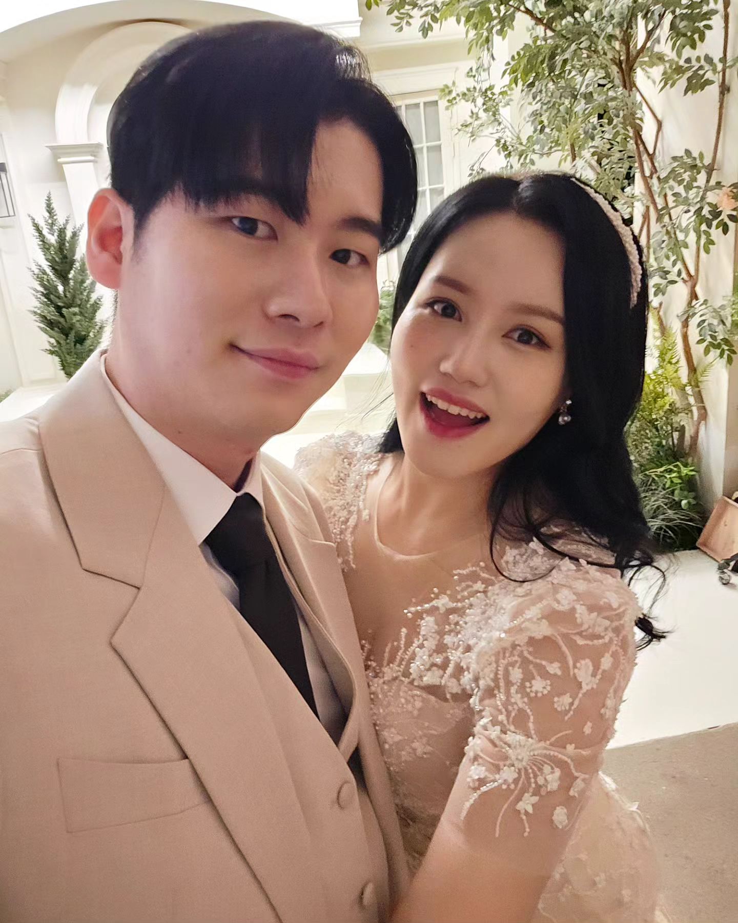 빵빵아 !
-
✨️플래너님 : 지혜팀댠님 (hyun.pl )
✨️드레스 : 브라이드메르시 (bridemerci_official )
✨️오빠예복 : 아틀레 청담(atle_korea )
✨️스튜디오 : 페레청담 (ferrestudio.co.kr)
✨️헤메 : 보보리스 (boboris_wedding )
.
.
.
#일상 #데일리 #daily #직딩  #28 #좋아요 #like #follow #me #l4l #f4f #ulike  #selfie #셀피 #ootd #맞팔 #선팔 #소통 #팔로우 #송파 #잠실 #예신 #드레스 #웨딩촬영 #웨촬 #청담 #웨딩드레스 #맞춤예복 #스튜디오 #헤메