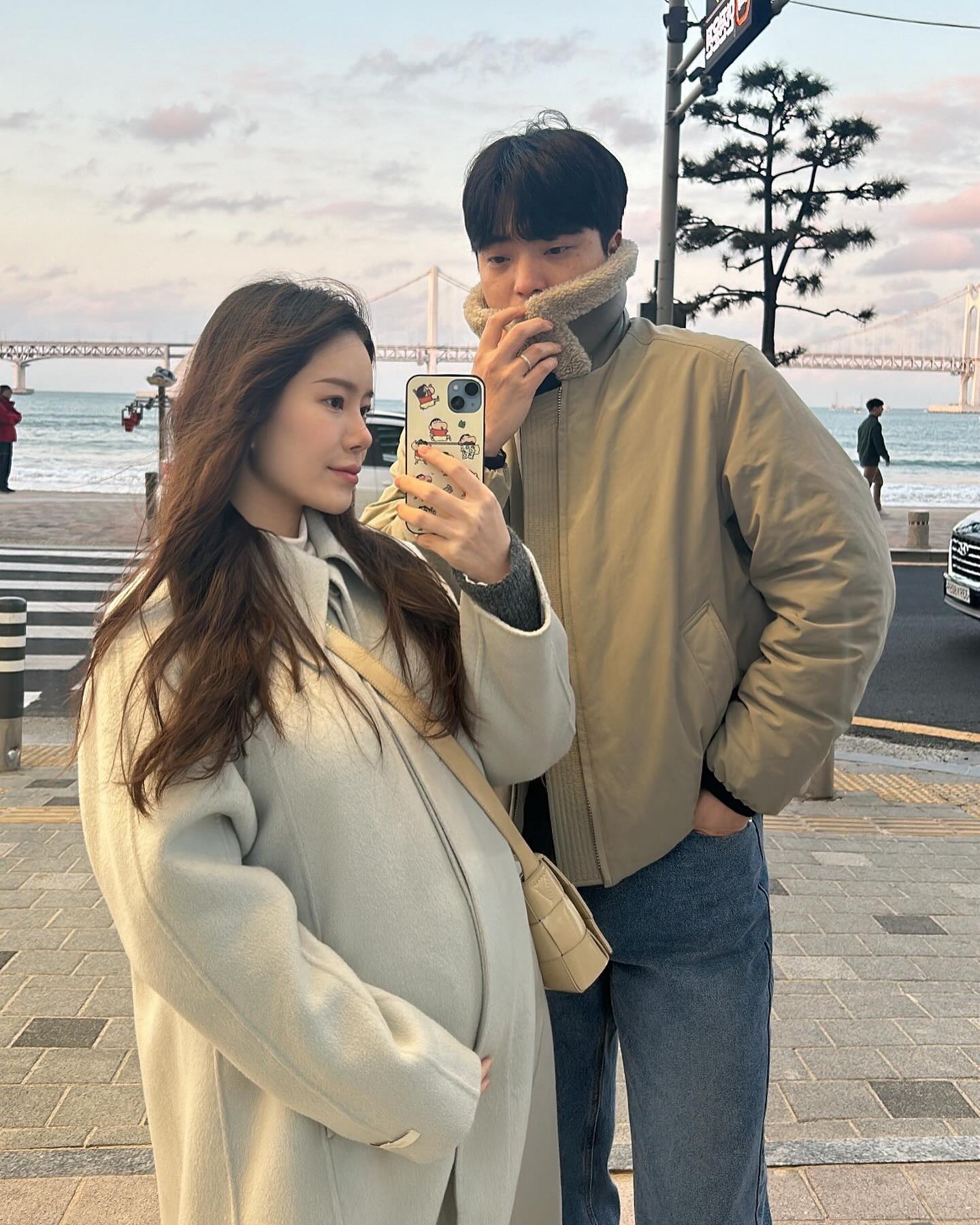 2023년은 진짜진짜 절때 잊을수 없는 해였다
24년은 새로운 가족과 더더 건강하고 행복하길....🤍
뭘입어도 존재감 뿜뿜인 쩰리랑 연말끝👐🏻