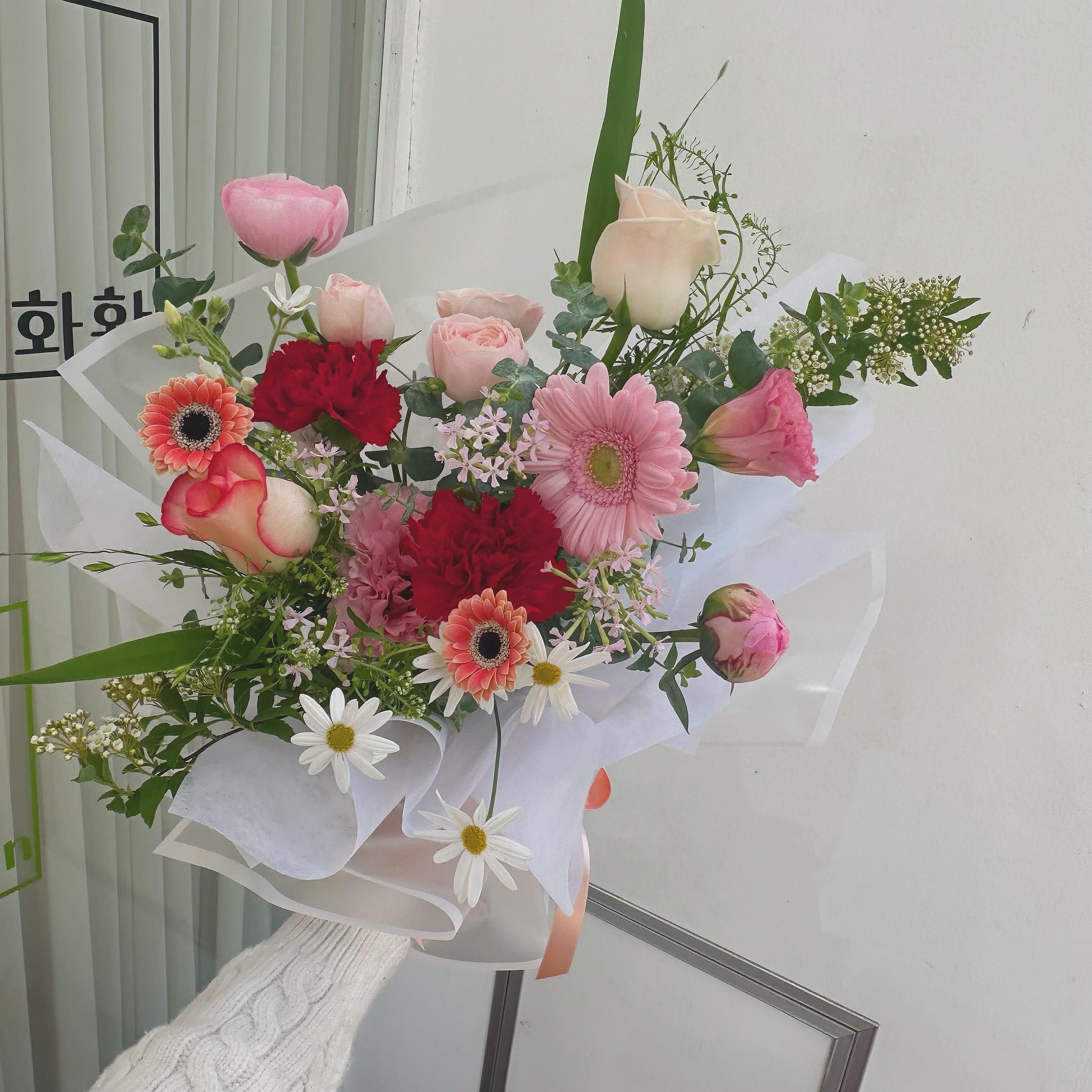 _
어머님께 드릴 꽃다발🫶🏻

🌱안양로 314번길 14, 꽃사세요, 꽃
🌱문의 Tel, 010 2575 5254

#꽃사세요꽃꽃다발