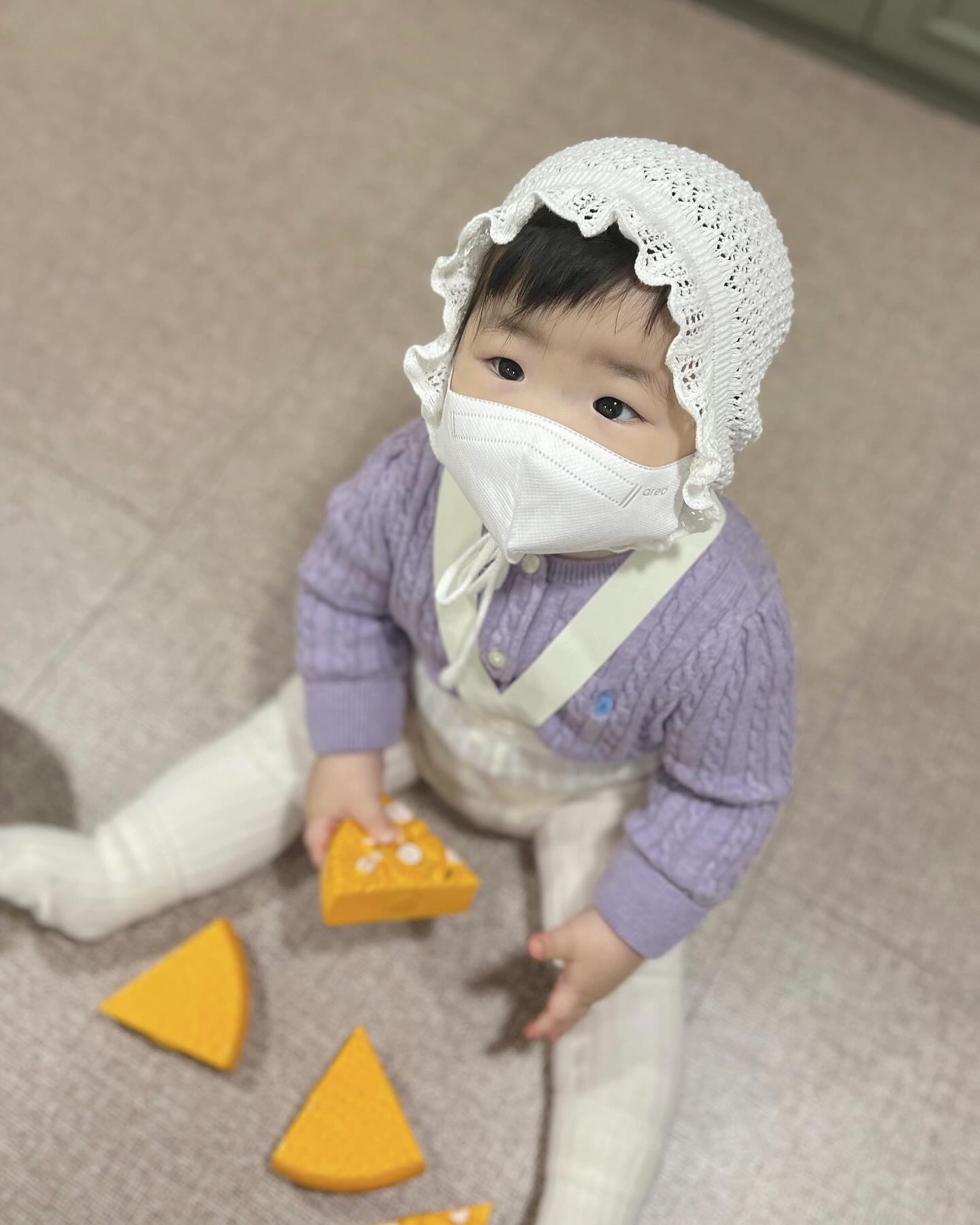 ღ
베이비카페에서 야무지게 놀고 온 날
제법 소꿉놀이도 하고 장난감보며 먼저 질주하기도하고 ㅋㅋ
정말 쉬지않고 놀았다 다온이가 즐겁다면 엄만 괜찮아🫠
혹시나 하고 마스크 썼는데… 나올 때까지 잘하고 있었다는!!!
기특해!!!!! 막컷 먹방까지 야무지게🤍