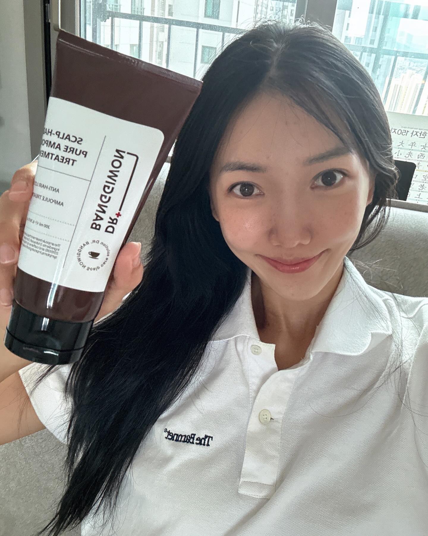 #서포터즈 #닥터방기원
모두맑음앰플샴푸를 머무 잘 사용하고 있는데
모두맑음앰플 트리트먼트까지 함께 사용해주니
시너지가 팡팡 머릿결이 최상이 되었어요
그동안 뜨거운 자외선에 두피며 머릿결도 엉망진창 
이였는데 완전 복구가 되었어요😊
일회 사용 만으로도 실키한 머릿결로 돌아오니 너무 
좋은 것 같아요 그렇다고 머리가 기름지거나 떡침현상이
없어서 완전 굿굿👍👍

이탈리아의 139년 역사 원료사의 업사이클 카페인 
1%의 탈모증상완화효과
앰플 한 병의 농축된 핵심 성분을 그대로 담은 두피&모발 
올인원 헤어트리트먼트
프랑스 그라스 지역의 160년 전통 향료사의 프리미엄 향기
 #힐링가든향
탈모 증상 완화 기능성 화장품
푸석푸석하고 거칠고 끊어지는 극손상모발을 위한 앰플트리트먼트 
닥터방기원 공식몰에서 세트 할인 프로모션 진행 중

dr.banggiwon 

#광고 #닥터방기원 #dr.banggiwon ​#모두맑음 #트리트먼트 #헤어트리트먼트 #탈모트리트먼트 #앰플트리트먼트