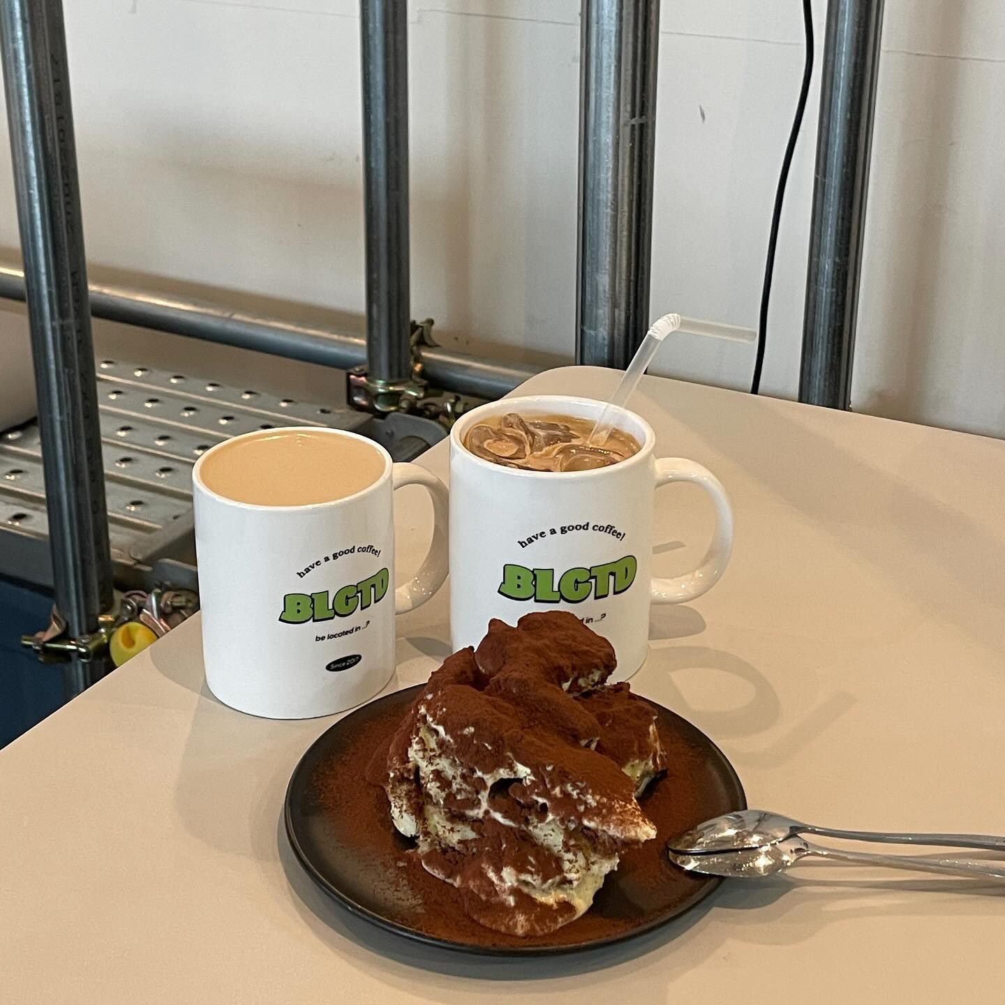 BLCTD 자경 

광명역쪽에 맛나는 티라미수케이크 카페가 있다니!!

#blctd자경 #광명역 #광명역카페 #카페스타그램