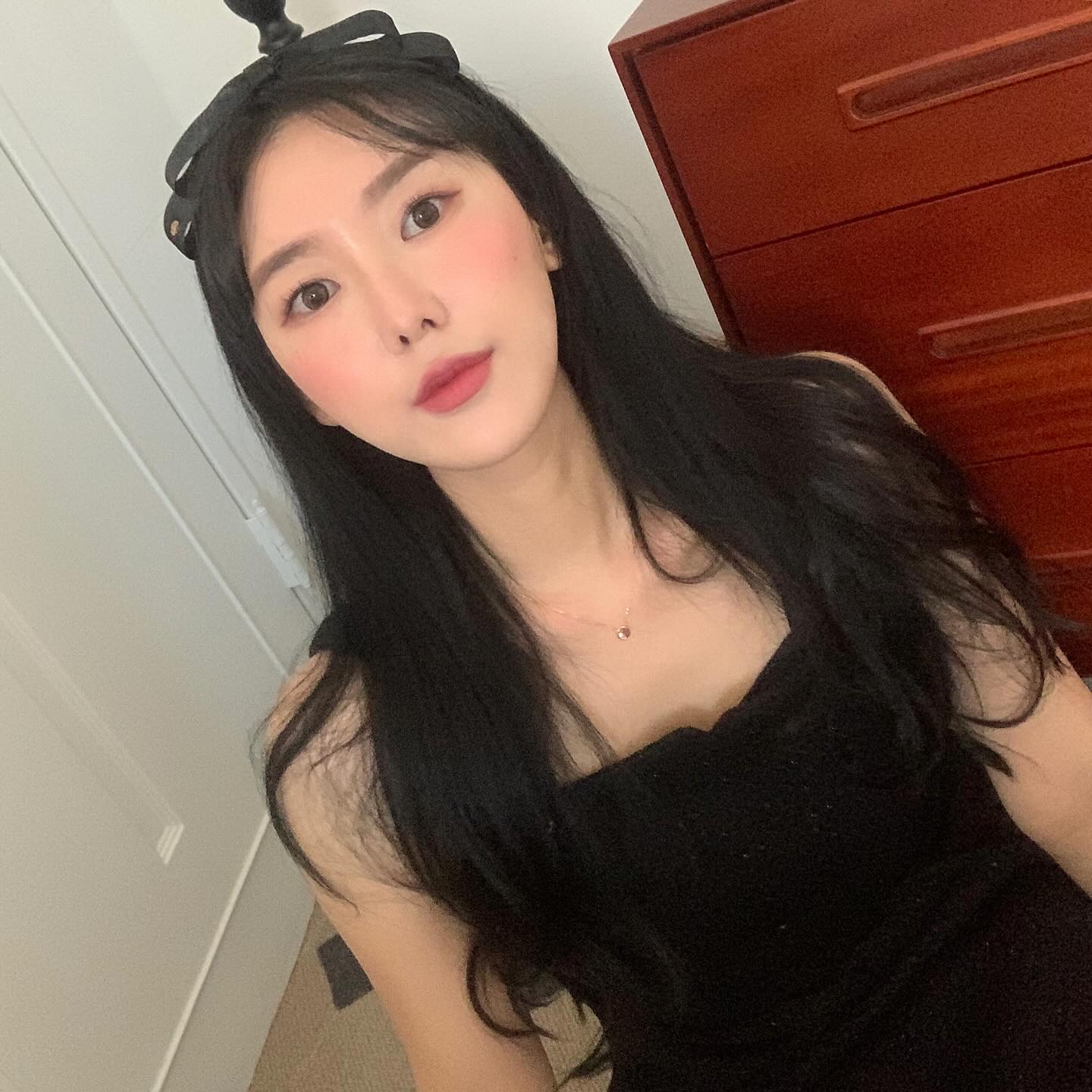 연말메이크업 받았었는데 넘마음에들어서
기록용으로 남겨놔요…♥︎ 
미금역에 위치하고 있는 디어앤뷰티이구요,
MAC 브랜드에서 메이크업 아티스트로
오랫동안 근무하셔서 그런지..♥︎ 
메이크업을 너무 잘해주셔서 !! 
하객메이크업도 받으러가보려구요 >.<

메이크업샵에는 예쁜 포토존두 있구
메이크업과 헤어가 정말맘에들어서
중요한날 메이크업이 필요하신분들은
꼭 방문해보세용 (❁´▽`❁) 

#디어앤뷰티#미금역메이크업#정자역메이크업#수지메이크업#미금역하객메이크업#정자역하객메이크업#수지하객메이크업
dear_and_beauty