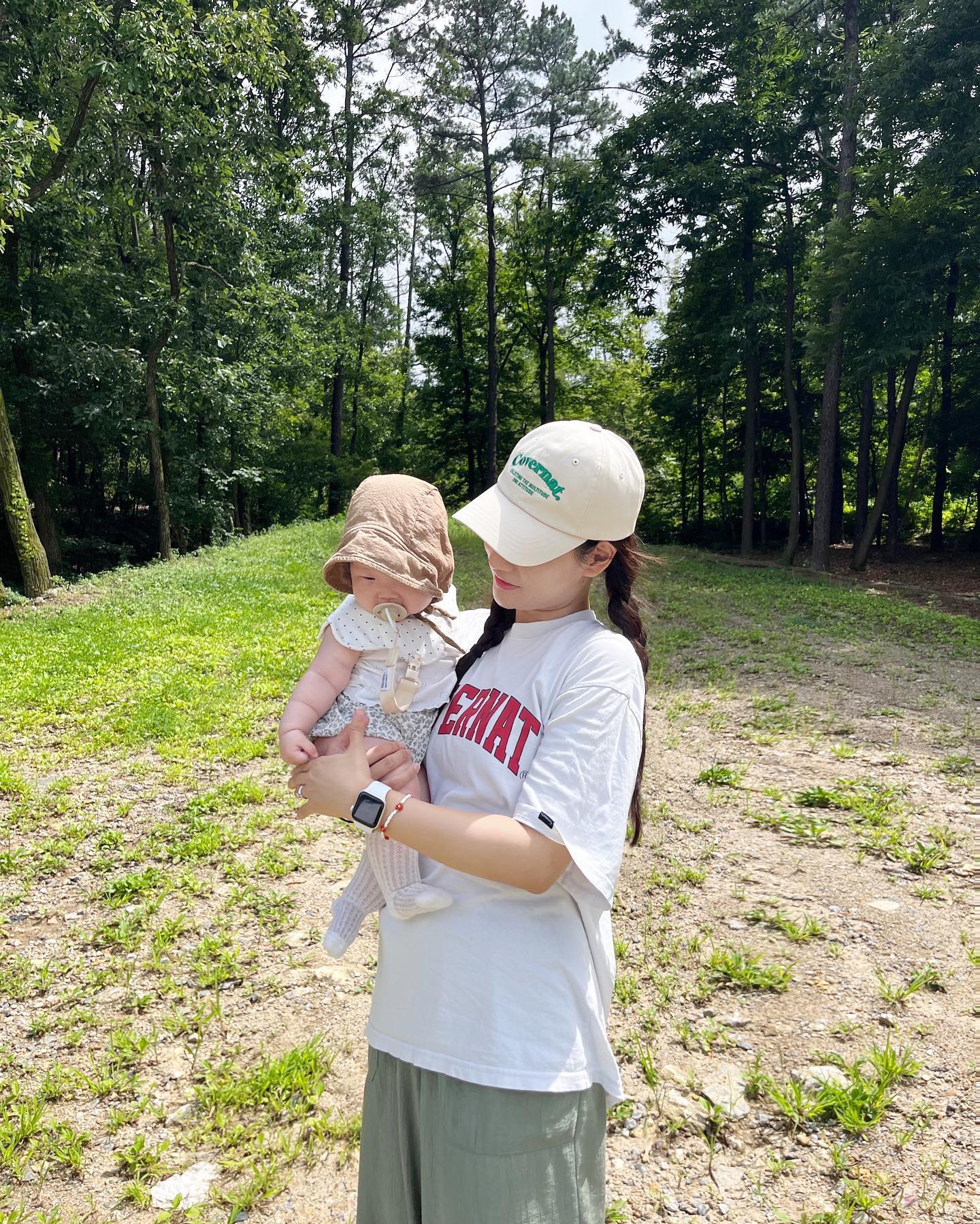 30살 엄마랑 7개월 다유리🌿
너무 덥지만 너랑 다니는건 넘 좋아🤍

#엄마랑딸 #딸맘 #딸바보 #22년생아기 #호랑이띠아기 #7개월