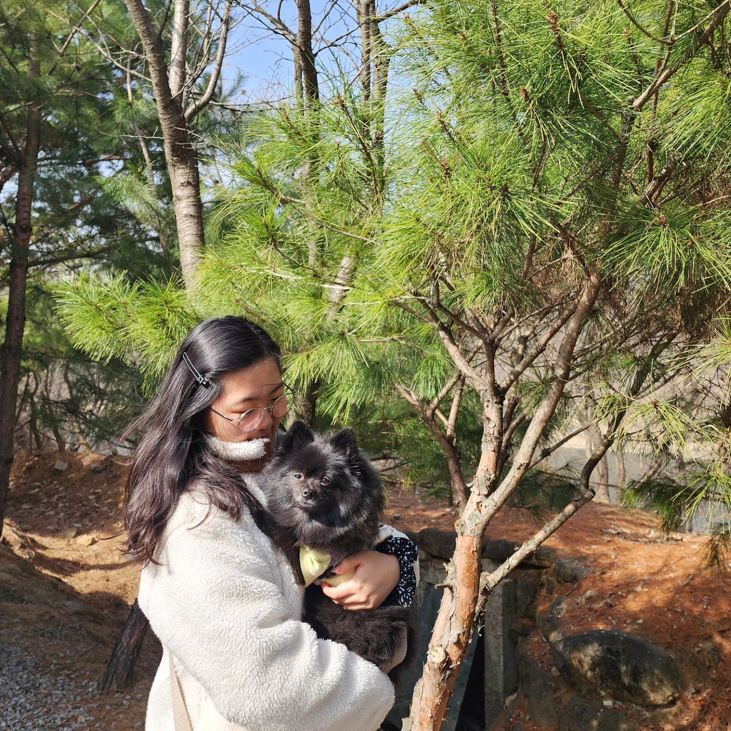 -
-

🏕 57번째 #캠핑

배고프면 먹고 졸리면 자고 틈틈히 산책하고
캠핑하기에 너무 좋은 날씨였던 지난 주말

.

#애랑개랑사는집
#강아지랑캠핑 

_