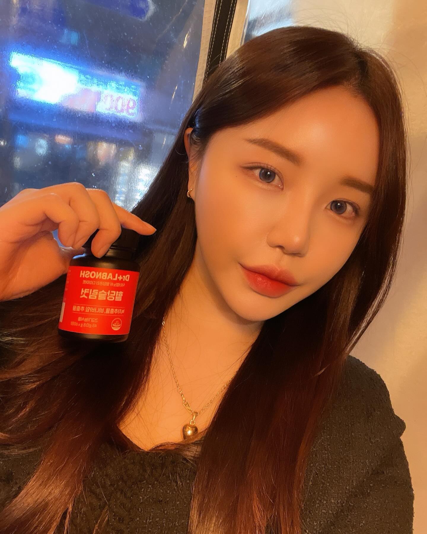 #닥터랩노쉬 #혈당관리다이어트 #혈당슬림컷 #다이어트보조제 #닥터랩노쉬다이어트 #바나바잎 #식후혈당 #카테킨다이어트 #밥먹고2알 #식후애착템 #2중기능성 #체지방빼기 #체지방빼는법 #다이어트식품추천 #급찐급빠 

평상시에 믿고 먹는곳에서 기회가 생겨 제품을 받았습니당🫶🏻

올리브영에도 입점되어 있는 프로틴 드링크, 프로틴 쿠키 등 
기능성 식품 브랜드 🤍랩노쉬🤍에서 꼼꼼하게 만든 
건강기능식품 브랜드 닥터랩노쉬에서 나온 제품이라니,,
저는 올리브영가면 무조건 랩노쉬 단백질쿠키를사온답니당 👏🏻

⭐그리고 제품에 불만족시 100% 환불 보장이라는점!⭐

다이어트하면서 식단관리도 너무 중요하지만 ㅠㅠ..이젠 놓아버린 나란사람,, 잦은 다이어트에 지쳐서 다이어트를 놓은지 오래인데,,이 제품때문에 스트레스 받지 않고 조금이나마 먹고싶은거 먹으면서 마음 편하게  다이어트를 할수있다는점이 좋은것같아요😄

하루2정으로 체지방 감소뿐만 아니라 식후 혈당 상승을 억제해주는 바나바잎추출물까지 들어있어 혈당 걱정, 체지방 걱정을 한번에 해결할수 있다는점이 더 믿음직스럽쟈냐,,,💛