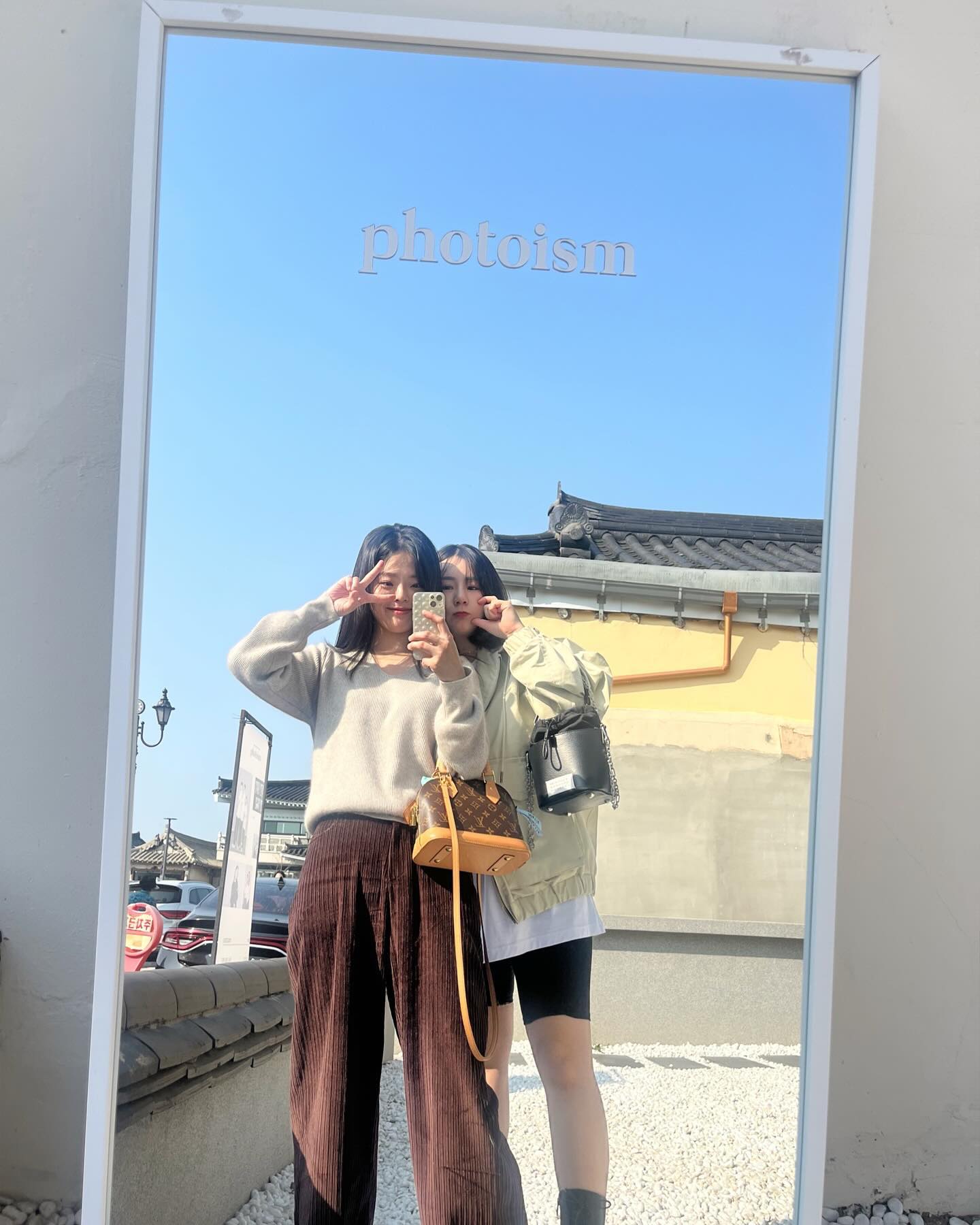 오랜만에 사진폭발 (ꆧ⩊ꆧ ) 🖤🩶

#노는게젤좋아 #친구들모여라