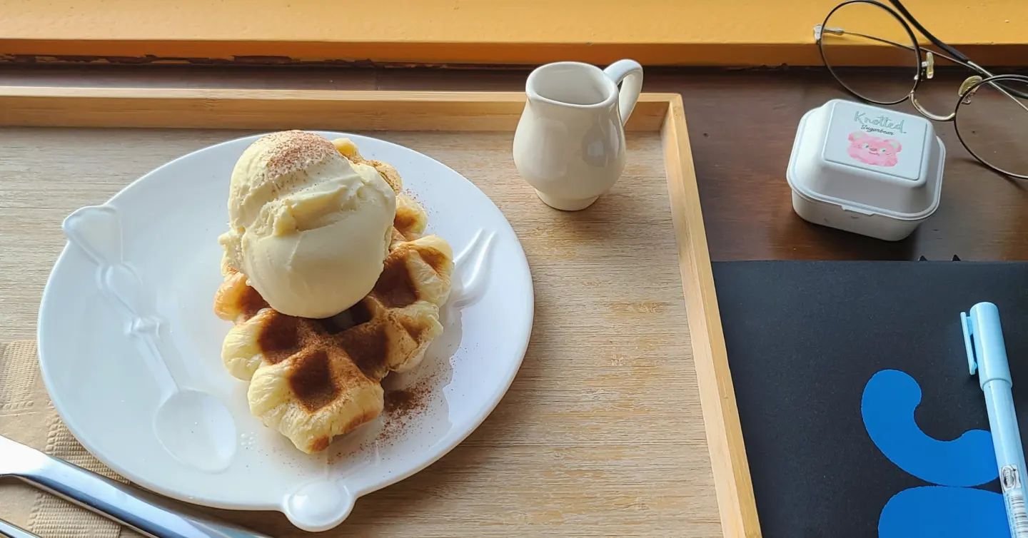 나만 알고 싶은 크로플 맛집💛
크로플+아이스크림 조합 한 번드셔보시면 생각날 때마다 찾게 될거에요ㅎ.

#신촌카페 #신촌브루스 #크로플 #크로플맛집 #혼카 #혼자카페투어 #주말일상 #안지향챌린지