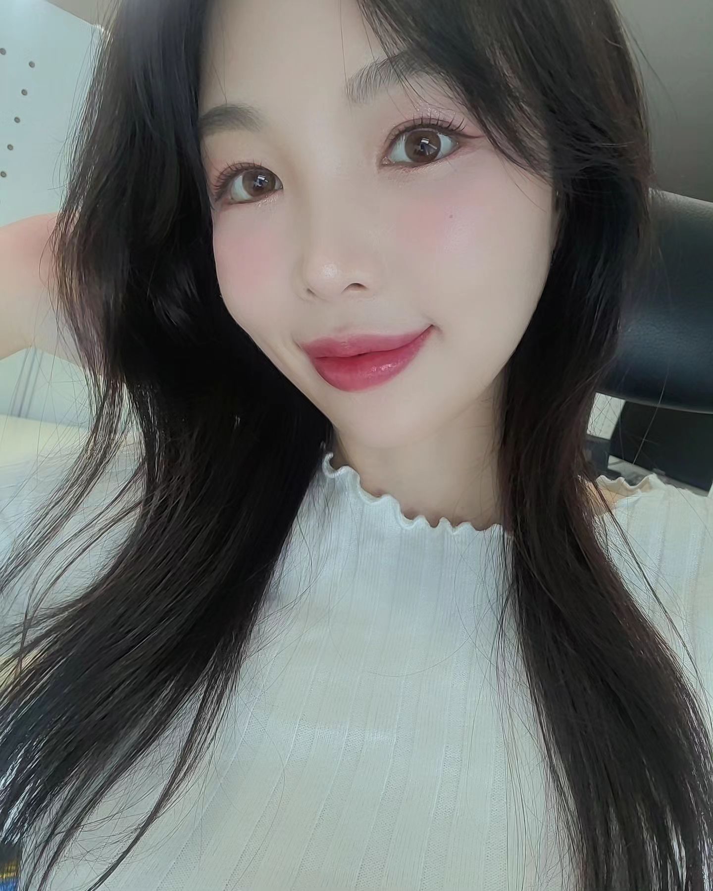 건조한 계절인데
히터 때문에 얼굴 찢어질 것 같은 요즘🤧

벌써 크리스마스 무드로 아늑아늑한
엘레브클리닉으로 리프팅관리 다녀왔어요🩷

원장님께서 튠페이스 관리 해주시는 내내
리프팅에대한 설명을 엄청 자세하게 해주시고,
꼼꼼하게 관리해주셔서
리프팅에 진심인 저는 너무 만족스런 관리였답니다🥹

방문했을 때도, 관리 후에도 음료도 꼭 챙겨주시고
(핫팩까지 챙겨주시는 섬세함..❤️‍🔥)
엘레브클리닉 겨울내내 종종 갈듯한 느낌적인 느낌🫶

#엘레브클리닉 #엘레브의원 #엘레브 #이정우원장님
#청담피부과 #인모드 #튠페이스 #리니어지
#용카관리 #리프팅레이저 #연예인피부과
#엘레튠핏 #프라이빗피부과