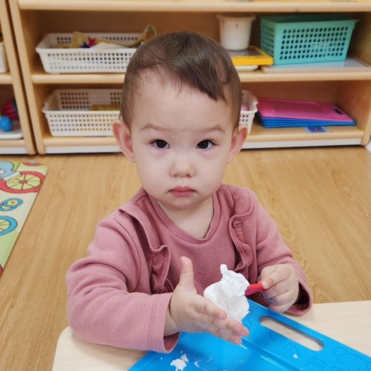 오늘은 키즈노트 🥰
얼집에서 잘 노는 유미 공듀님