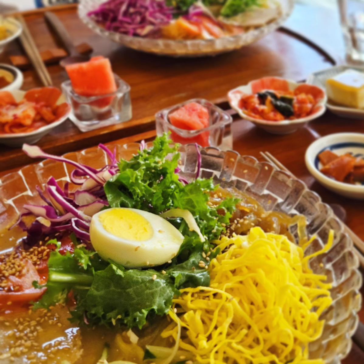 다이어트하기 너무 힘든 맛있는게 많은 세상
일본스타일의 냉면은 샐러드파스타 같기도하구 약간의 채소가 함께해 죄책감을 덜어주는 맛 😀
#연희동맛집 #오뭐먹 #점메추 #맛스타그램