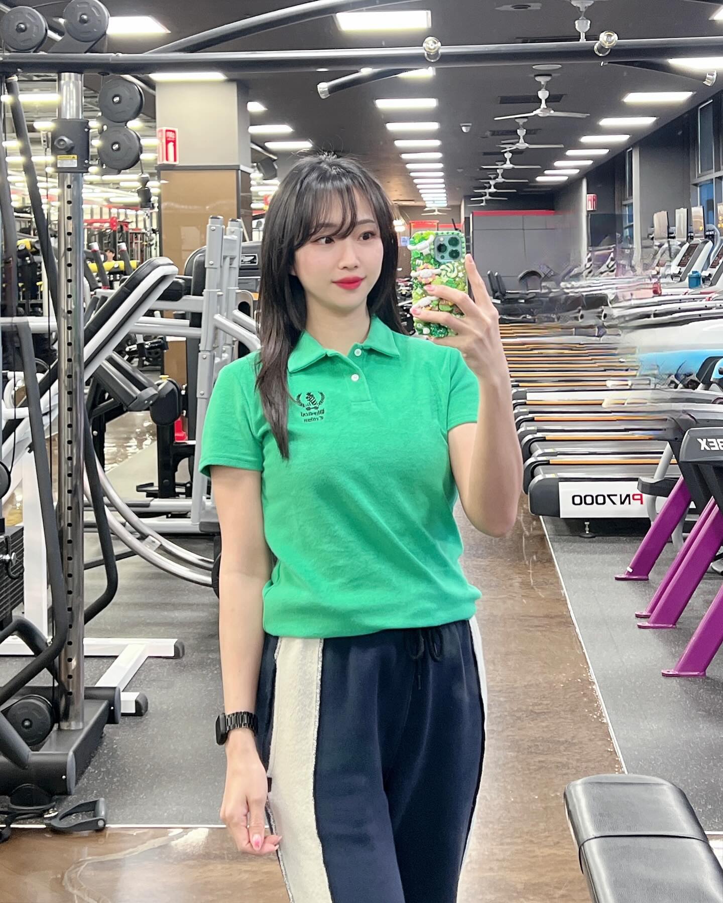 _
테리코튼 짐웨어의 대명사 physical_crown 
.
.
신상으로 나온 테리코튼PK셔츠 💚
S size는 여성라인으로 남성라인과 다르게
총장과 팔 길이가 짧고 허리라인이 잡혀있어요 !!
