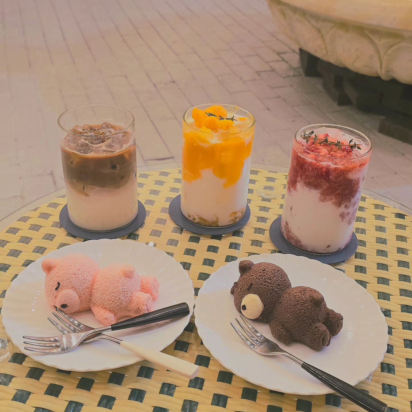 🐻
전포동에 꽃 분수  카페🌸

곰돌이 디저트가 유명한 카페에용~~♡

 <카페 하이안>
*영업시간 : 매일 12:00 - 22:00( 21:15 라스트오더)

*전화번호 : 0507-1309-1826

*주차 : 따로 없음

*반려동물 동반, 단체 이용 가능

*와이파이, 남/녀 화장실 구분