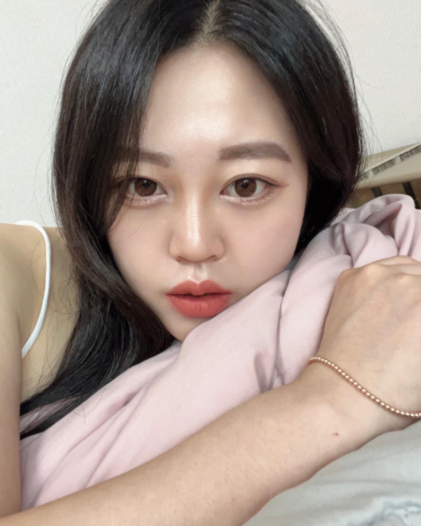 오랜만 근황..❤️
일 벌릴생각 맛있는거 뭐먹지 그리고 에어컨 밑에 포닥한 이불 속이 젤 행복✨