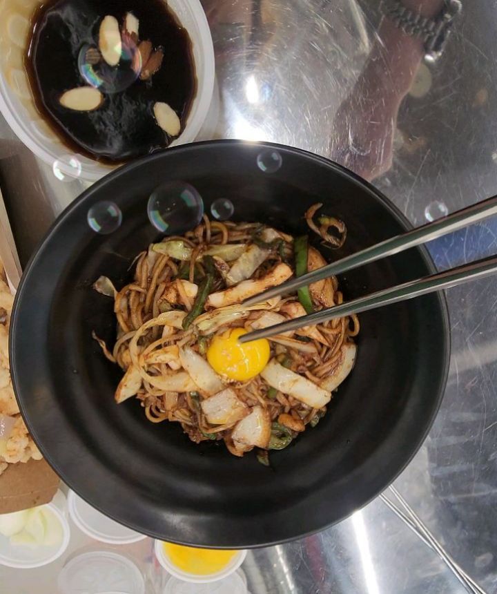 그냥 오지게 #먹부림 #방화동 #맛집 #맘모스 #중국집 #쟁반짜장 #야끼소바 느낌 #탕수육 #bbq #황금올리브치킨 오랜만 찌든 #셀카 #굽네치킨 #굽네피자 #스타벅스 #일상  진짜 #다이어트 #아가리어터 저녁 굶는다. 말리지마라. 말했다. #블랙글레이즈라떼 #starbucks #coffee #cafe #chicken #pizza #like #eat #food #foodie #selfie #selca #daily