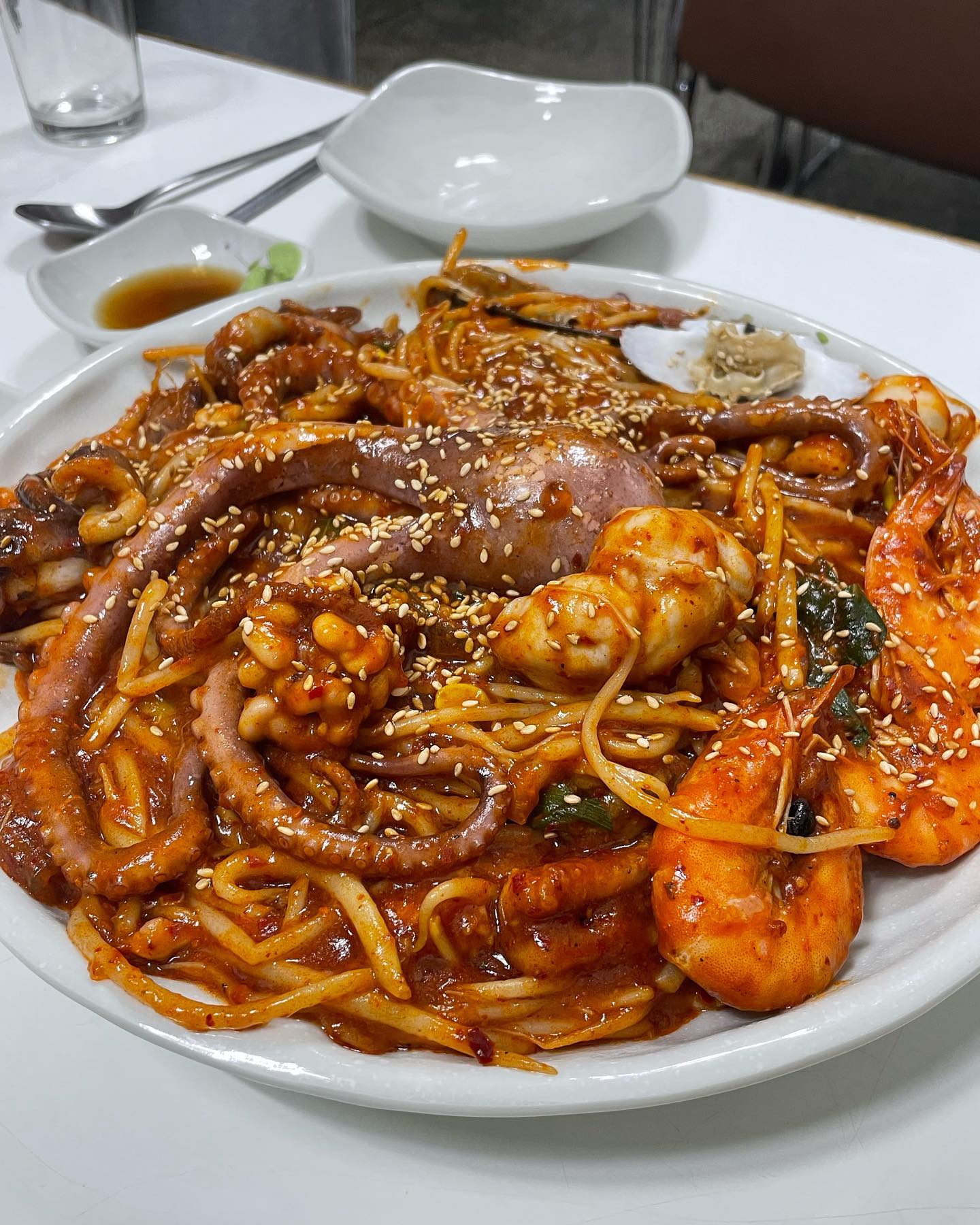 #최경자해물찜
최소 한달 숙성 소스 🤍 
물리지 않는 맛과 건강을 다 담은 마라 해물찜🤭
마라 러버들에게 추천 드려요 

📍위치: 대구 북구 경진로 1길 71 
🏠 :053-959-6660
📞: 010-3248-19400
 👨‍🍳:월-토 17:00-1:00라스트오더
😴 : 일요일 휴무
