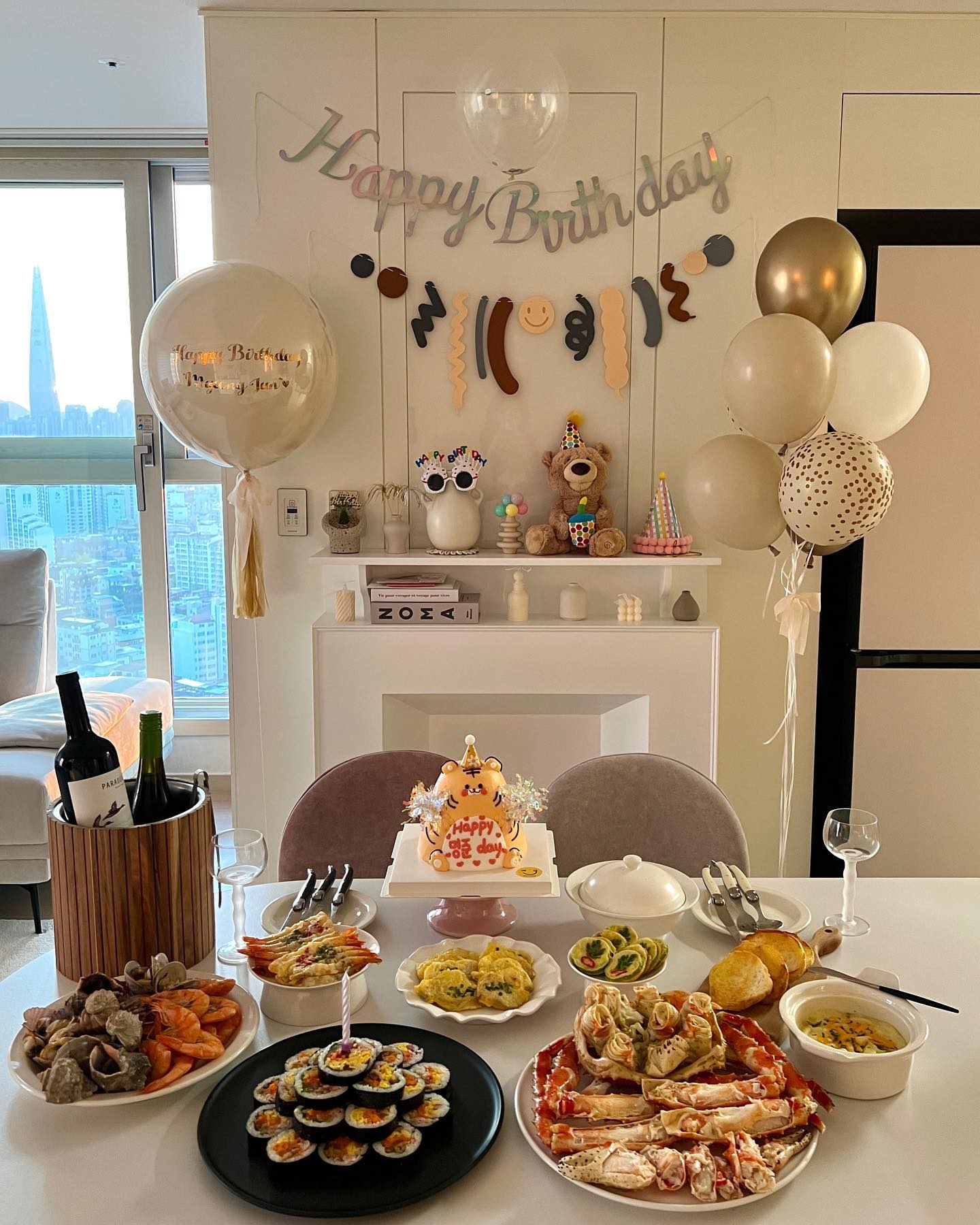 울오빠 생일파티🎂🤍거의 돌잔치ㅋㅋ 생일때마다 뭐먹고 싶냐고 물어보면 김밥을 외쳐서 작년부터 이년째 김밥말이중… 미역국도 맛있게 끓여지구 전이랑 킹크랩까지!! 아침부터 음식하느라 힘들었지만 I am 성공이에요~

#생일파티 #HBD🤍 #갖고싶어하던게임기사라🤗
