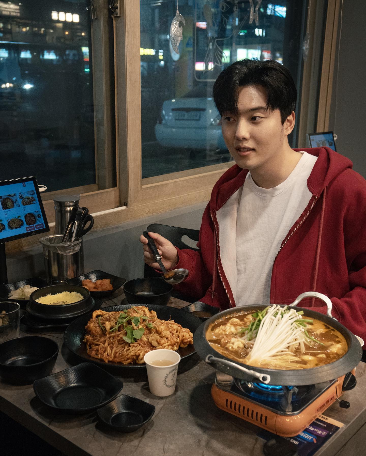 #광고
2024/01/10 2219a_lifestyle
- badaga_bongcheon 
여러분!:) 신림 아귀찜 맛집 바다가내손아귀 봉천점을 소개합니다:)
알탕,명란덮밥,알곤이칼국수,동태탕 등 다양한 점심메뉴와
다른데서는 경험하기 힘든 혼자서도 드실 수 있는 혼밥 1인메뉴들,
그리고 정말 간편하게 먹을 수 있는 순살아구찜 및 해물찜 등을
야무지게 먹을 수 있고, 배달까지 가능한데요!:)
새벽 늦게까지 운영하기에 야식 땡기시는분들에게도 딱입니다:)
데이트 또는 외식 단체모임 등에도 적합한 홀 사이즈로,
맛있게 드실 수 있고, 봉천역 5번 출구에서 71m 거리로, 역에서
아주 가까워요:) 서비스는 물론, 밥은 야무지게 무한리필이고,
 ‘인스타 셀럽 콘텐츠를 보고 온 분들이 방문 시,
볶음밥 서비스 제공한다니 꼭 볶음밥까지 맛있게 드시고 오세요
여러분:) 바다가내손아귀 봉천점 많은 관심 부탁드려요:)
-
-서울 관악구 봉천로 382-1 / 봉천동 926-1
-
#바다가내손아귀봉천점 #봉천역맛집 #봉천동맛집
#봉천맛집 #봉천동맛집추천 #봉천동술집 #봉천역술집
#관악구맛집 #관악맛집 #관악구맛집추천 #관악구술집
#서울대입구맛집 #서울대입구역맛집
-
#인플루언서 #헤어디자이너 #패션 #모델
#크리에이터 #정훈쌤일상 #어썸브로 #awesomebro #2219a