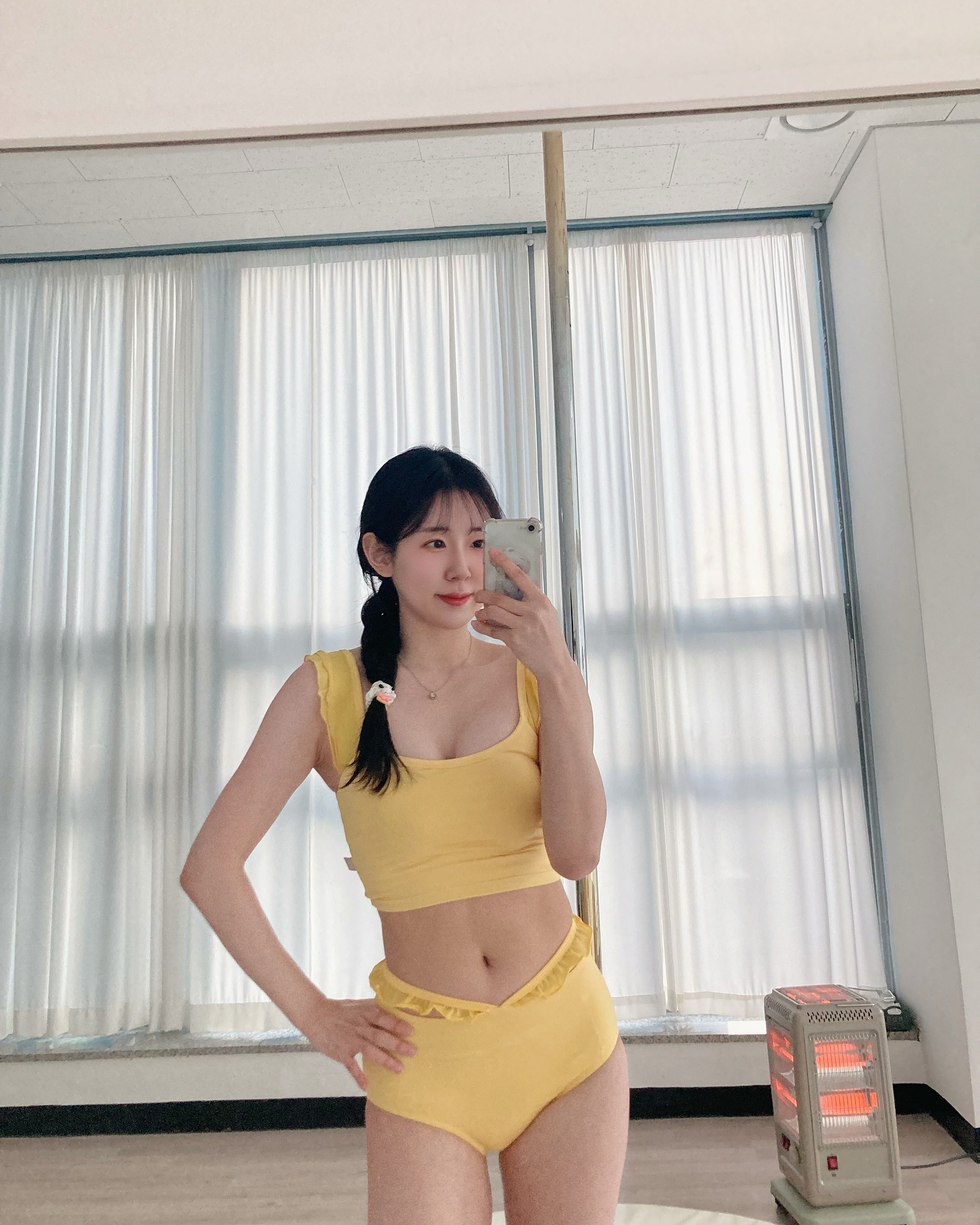 인생 첫 노랑이 폴웨어💛
스튜디오에 있어서 그냥 한 번 입어봤는데
나름.. 나쁘지 않은 것 같아요..?😏
다가오는 봄에 입으면 넘 찰떡일듯 !🌼
저 말구 깜찍한 폴러님들 요거 입어주세요 ~~!

dono_wear 
puring_polestudio 

#swimwear #polewear #bikini #스윔웨어 #폴웨어 #폴댄스개인레슨 #폴댄스원데이 #폴댄스강사 #운동소통 #요가 #폴댄스 #마곡폴댄스