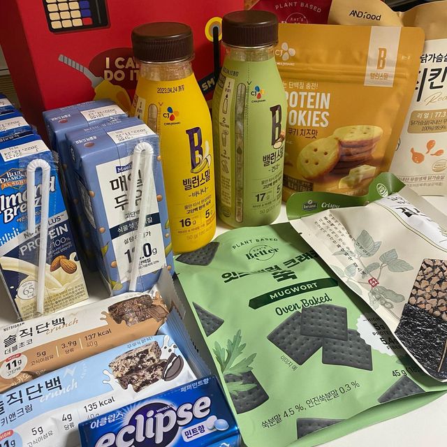 헬스공주 ✸ on Instagram: "헬칭은 단백질 못 참아 ! 간식도 다 단백질로 먹을거야 우알악앙가가각가 . . . 네이버랑 카카오에서 요가링 증정 이벤트도 하고 있대용😏 #광고#간식대장#단충전#단