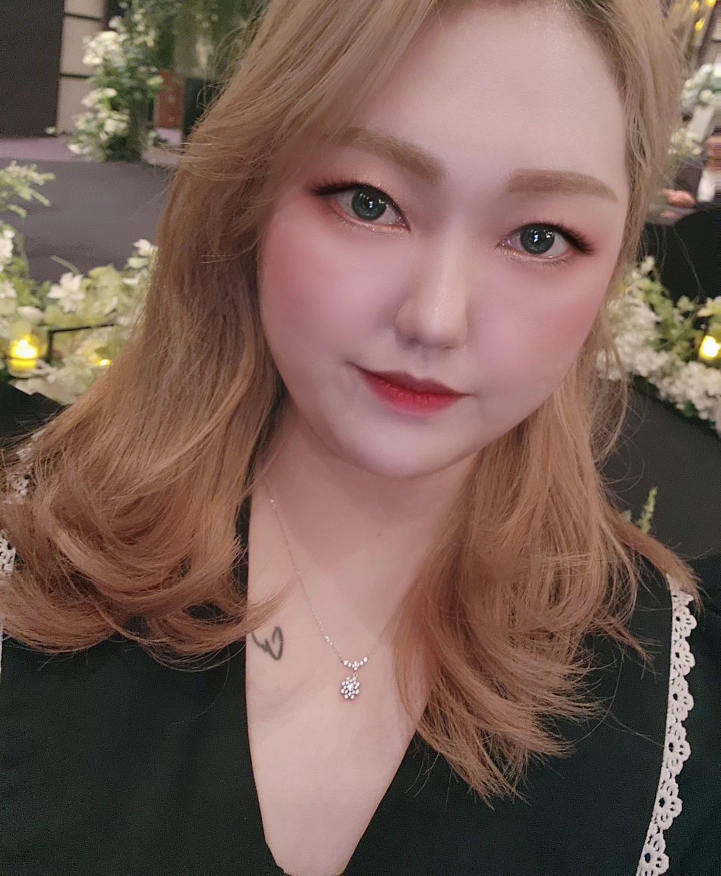 안녕하세요🥰 

헤어메이크업 아티스트 문유진입니다😊

새해복많이받으시고 즐거운 명절 되세요❤️
올해 하고자 하시는 일들 모두 잘되시길바랍니다❤️❤️
사랑넘치는ㅣ고 행복 가득한해되세요❤️
아직 날씨가 오락가락하니 감기랑 건강관리조심하시고!
건강한모습으로 뵙는날 기다리겠습니다😃
올해는 더 다양한 작업과 다양한 소식들로 찾아뵙도록하겠습니다❤️

즐거운연휴되세요☺️

-문유진올림❤️-