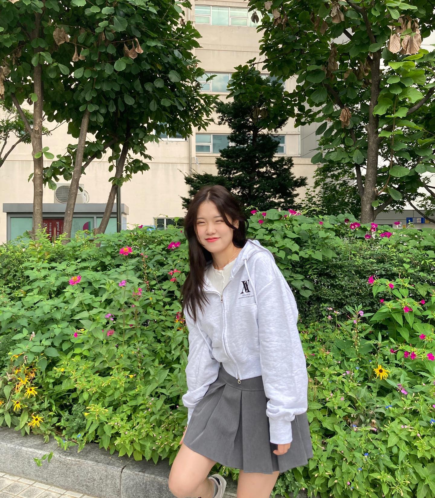 #협찬 #어반 #어반드레스 #avan #avandress 🪽🤍
아방하구 귀엽찌! 
이제 요거 휘뚜루마뚜루 걸치면 
되겠당 🩶