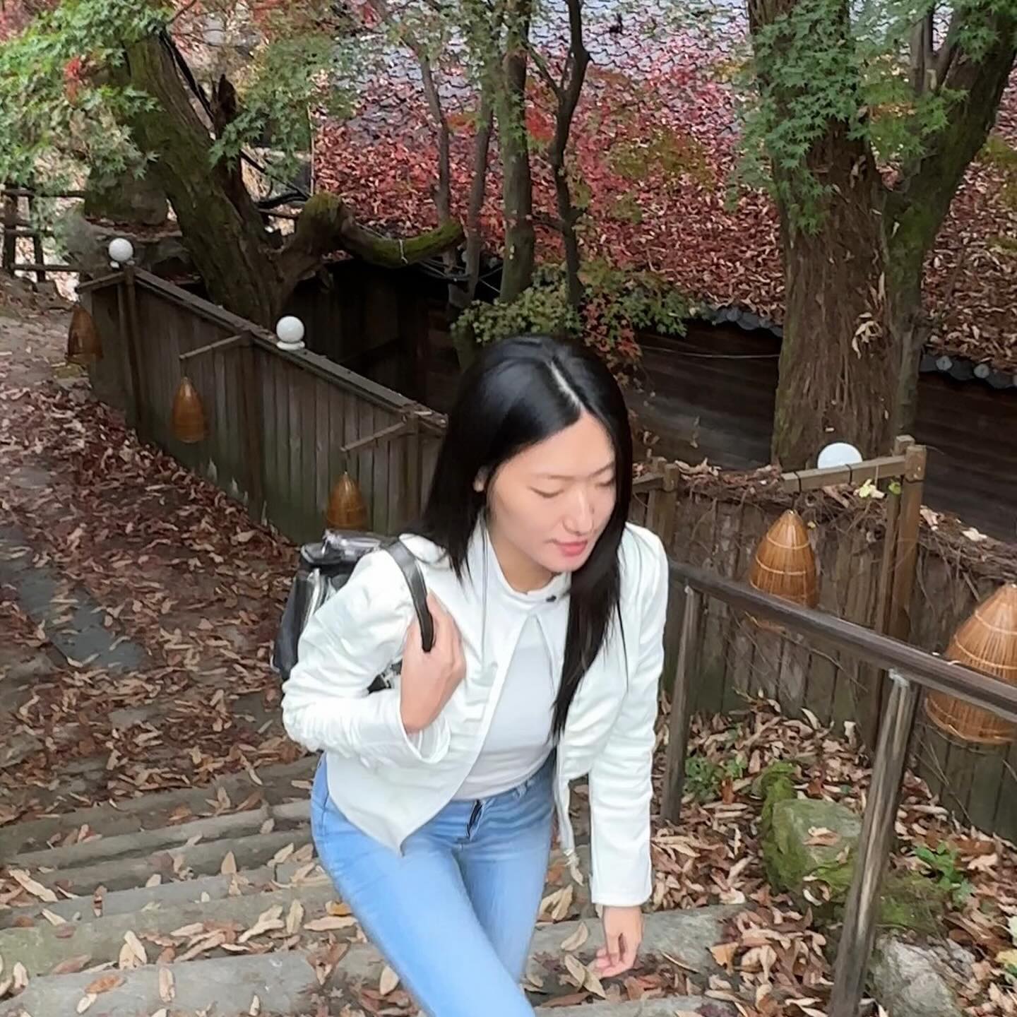 단풍구경 막차 🍁
이 아우터 결제하면서도 고민했는데 은근 휘뚤마뚤템 〰️
다음주부터는 추워진다하니 코트를 꺼낼 차례네요 ❕