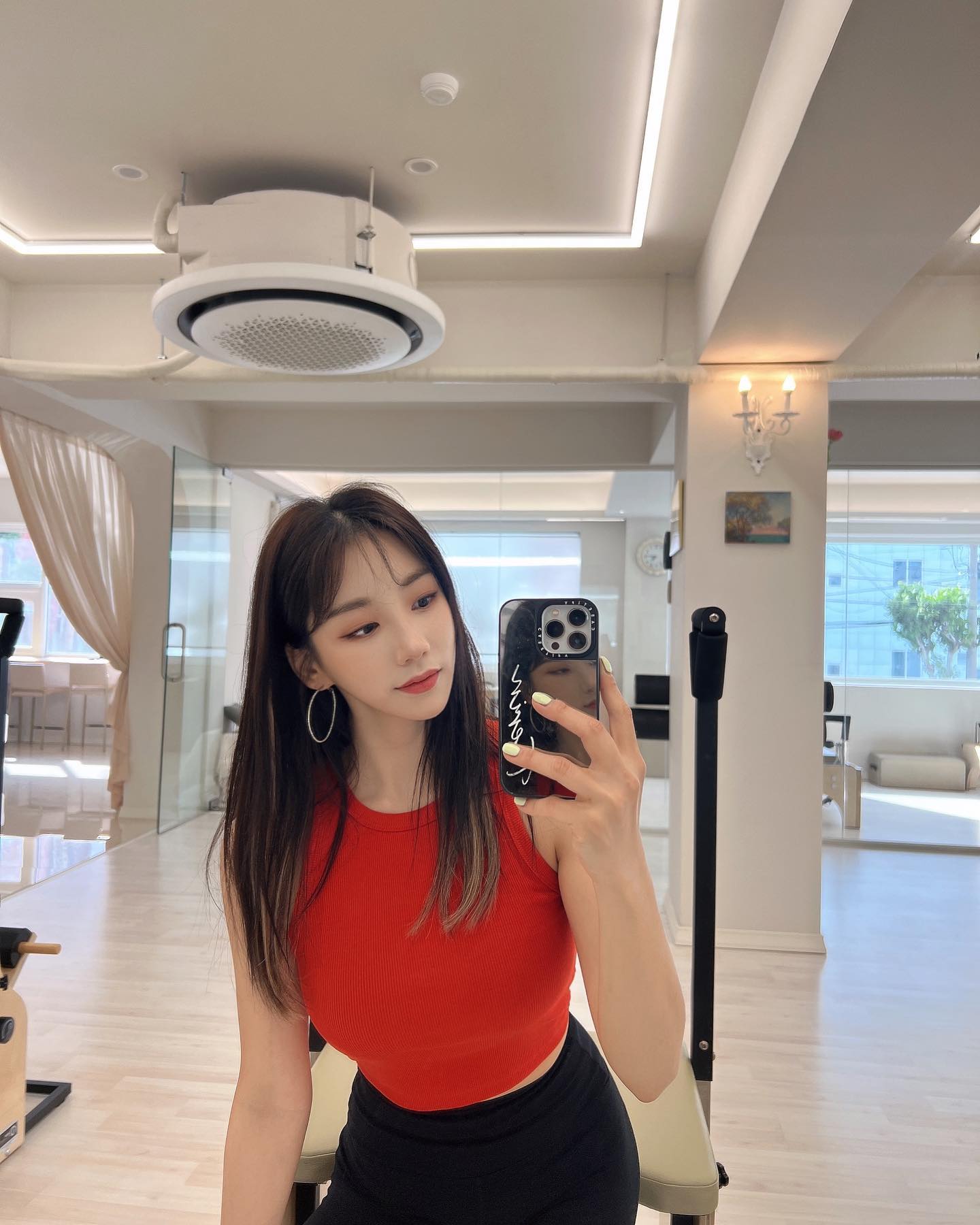 #목요일 #스트레칭 
간만에 스트레칭 영상 찍으려눈데
오랜만에 하려니까
영상 각도며.. 스트레칭이며...🥲
엉망이네여..🤭🤭🤭

다이어트 정체기가 찾아온거같아요..
벌써 다가오다니....안대눈뒈...
흑흑...이럴때는 존버가 답이겠져...?🥹