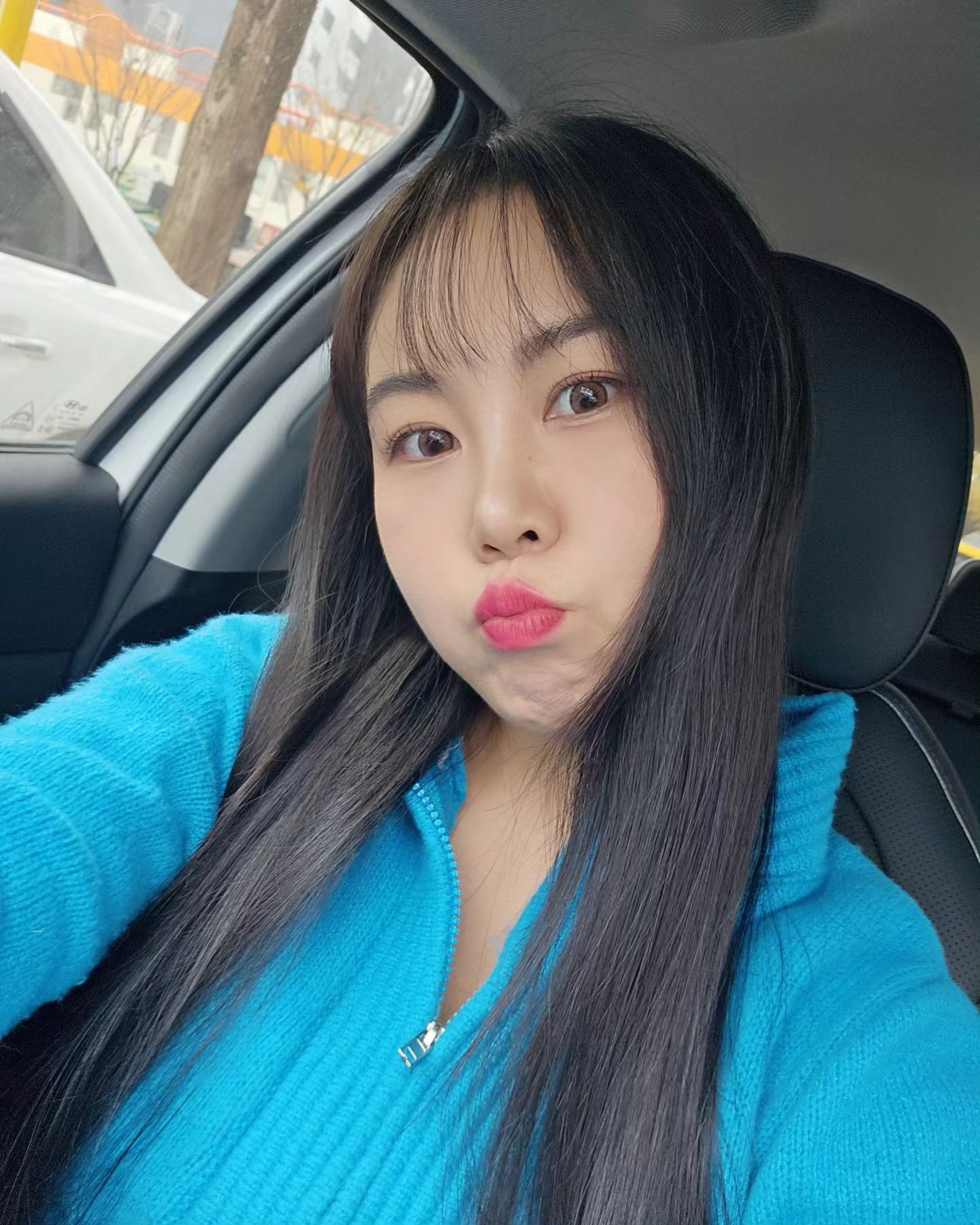 동안[童顔]:나이 든 사람이 지니고 있는 어린아이 같은 얼굴.

내 스스로 쓰기엔 낯부끄런 단어인데, 어려보인다는 말이 

이젠 그리 나쁘게 들리지 않는 걸 보면, 

[나이를 먹었다]

만 28세 되기 하루 전.