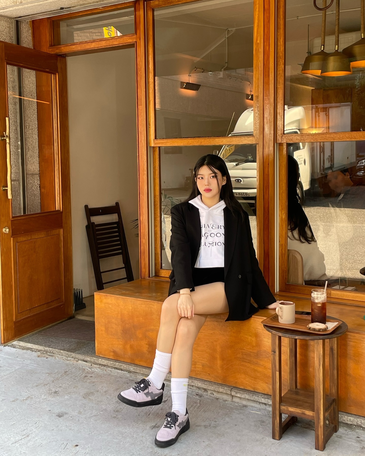 내가 좋아하는 보라 신발 신고 오랜만에 여유가득 🤤

신발은 디자인도 중요하지만 발의 편함이 더 중요하다구요오-! 
디자인과 편안함 둘 다 갖춘 #퍼즈드 흔하지않은 컬러이지만 그렇다고 너무 튀는 색은 아니라서 스타일링하기에도 아주 편하답니다 🤧  평소 색다른 컬러의 신발을 착용해보고싶었는데 또 무난한 컬러를 원하시는 분들에게 강!추! 다양한 디자인과 컬러들도 있으니 구경하러가보세요오 ( ̧⸝⸝⍢⸝⸝)ི

#PUZZDE #퍼즈드 #픽셀퍼즐 #퍼즈드신발 #신발 #운동화