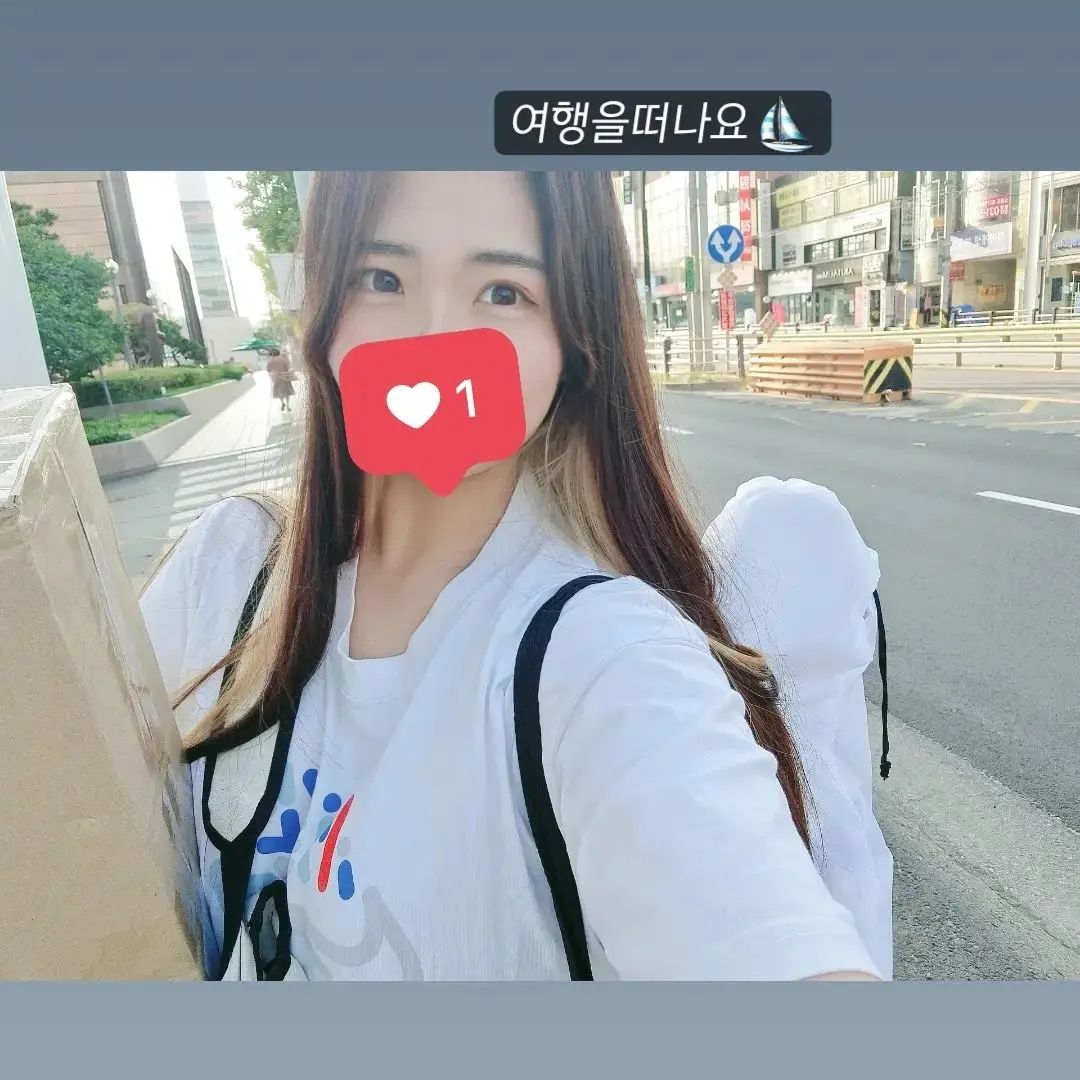 #첫줄 #여행피드

(맨뒷장영상소리주의🎆 )

오빠들과 함께한 올해만 벌써 세번째 여행 ✈️
IN인천 을왕리 1박2일여행
캠핑의자 하나씩 짊어매 을왕리 고고싱 
조개구이 먹고 해변에 맥주마시다 모르는사람들과 맥주 건배하며 
춤추기 꺄항 🤩🤩
그러다 바다에도 빠지고 다음엔 다치지말고 조심히 놀아요 우리 🤭
즐거워써요 운전하냐구 케어하냐고 고생많아써요 체고 🥹👍

#인천여행 #을왕리맛집 #을왕리조개구이맛집 #월미도맛집
#을왕리여행 #인천맛집 #을왕리가볼만한곳
#을왕리해수욕장 #을왕리해수욕장맛집 #을왕리해수욕장클럽 #여행스타그램 #1박2일 #인천1박2일 #구리남양주 #일상 #20대여자 #20대남자 #30대남자