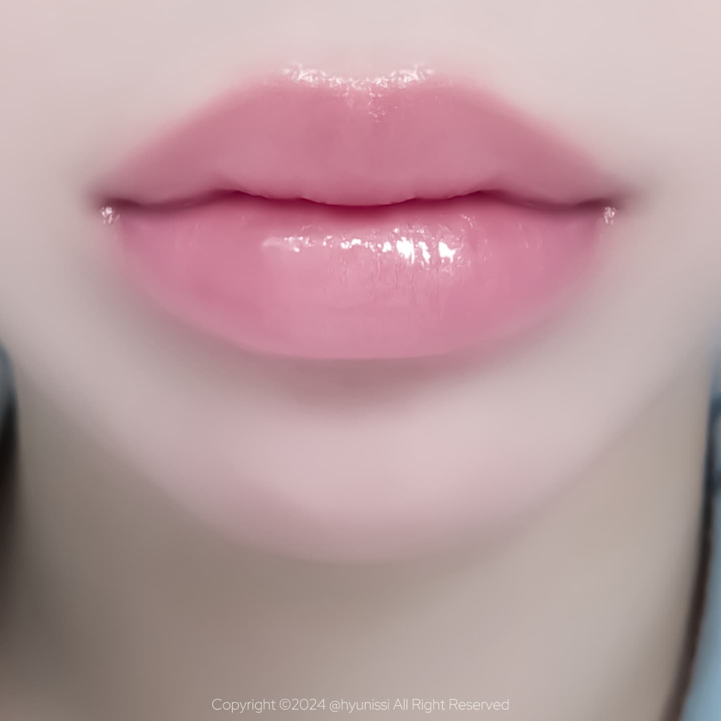 #광고 약간 비닐광 느낌,,..?

발림성이 진짜 미끌 부드러와요
입술 밀착이 살짝 아쉬워서 실리콘 브러쉬로 톡톡 해주니까
완전 뺀들맨들해짐 막 입술 각질 제거 후 뻔떡 광

3 in 1 멀티 유즈 제품이라 입술 왜 치크, 섀도우로도 사용 가능하구요
펄도 은은해서 치크로 앉었을 때가 ㄹㅇ 존예였음요 속광 번쩍

✔️바이유어- 세럼핏 볼류밍 글로우 스틱 (02 페탈)
byur.official

∴∵∴ ୨୧ ∴∵∴ ୨୧ ∴∵∴ ୨୧ ∴∵∴ ୨୧ ∴∵∴

#byur #글로우스틱 #크림블러셔 #하이라이터 #글로우스틱추천 #코덕 #cosmetics