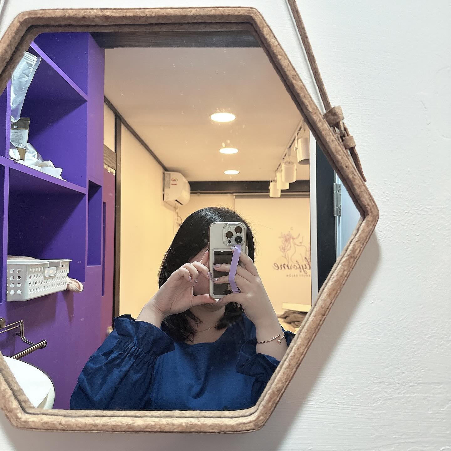 천연염색 브랜드 예담은 규방문화원에서 원피스를 선물받았어요 :)

✔️ 자연에서 얻은 다양한 천연염료로 아름답고 건강한 섬유제품을 만들고 있는 곳이에요

아토피 등 민감성 피부질환으로 고통받는 현대인들에게 천연염색을 통해 대안을 찾고자 , 화학염료를 이용하지 않고 천연염료를 이용해 천연염색 원피스를 제작하게되었데요!

평소 피부가 엄청 예민하고 아토피도있었는데 소재가 너무 부드러워서 정말 좋더라구요!

피부 예민한 분이라면 꼬옥 한번 입어보세요😆

▶️예담은 홈페이지(www.예담은.com)
▶️구매 www.tumblbug.com/yedameun