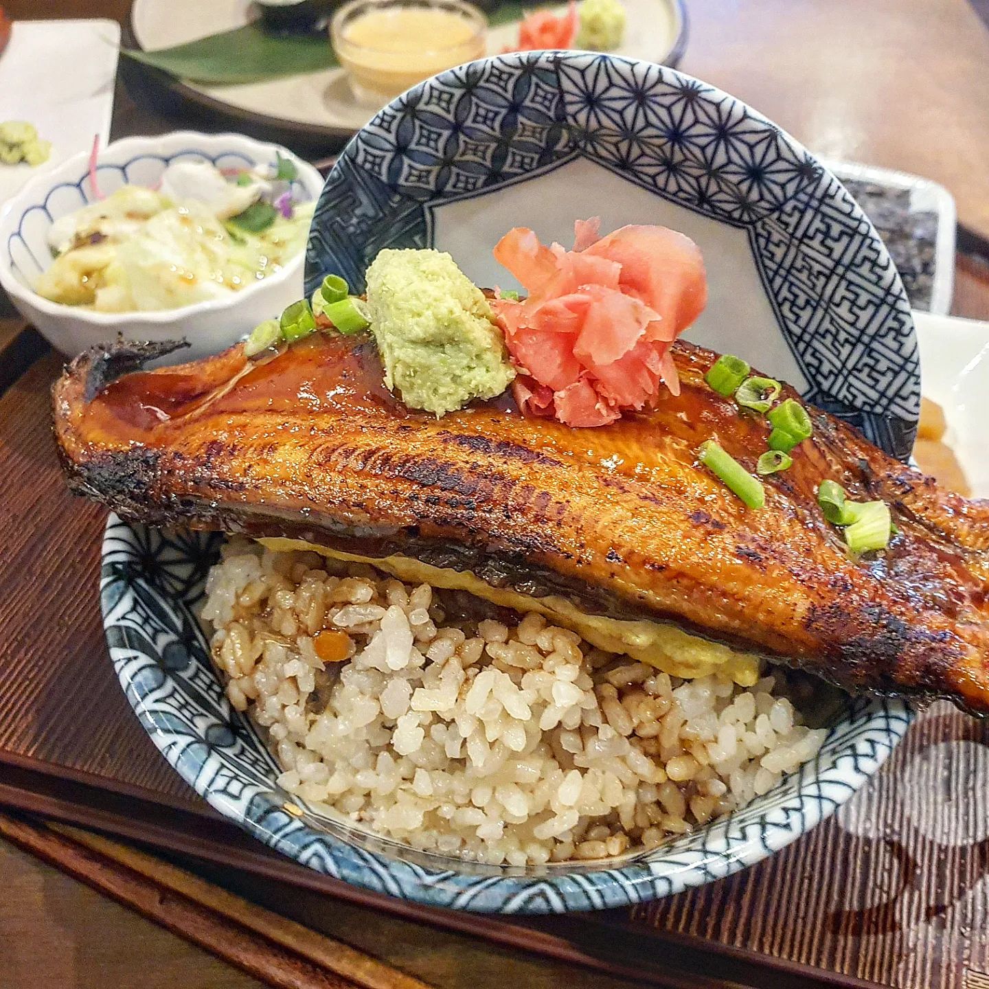 #양산 #고산수식

고산수식에 장어덮밥 먹으러 출동🤸
장어덮밥은 말해모해~ 짱맛나규~

#연어후토마끼는...
사실 #장어덮밥보다
나는 더 맛이 있었다네~. ^^
돈까스 덕후인 내가 꼭 시키는
 #카츠산도도
육즙 팡팡!!!

웨이팅필수 각오하고 가야하나..
기다릴만 하였다🤗😝 ㅋㅋㅋ

🐒경남 양산시 물금읍 화산길 30-1 1층

#먹스타그램 #먹팔 #부산근교맛집
#양산맛집 #음식스타그램