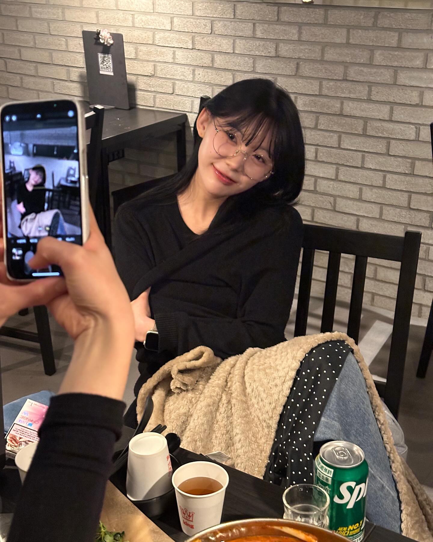 이사람이 멜로눈깔 뜨고있으면 취한거니까 그만 집에 보내주세요