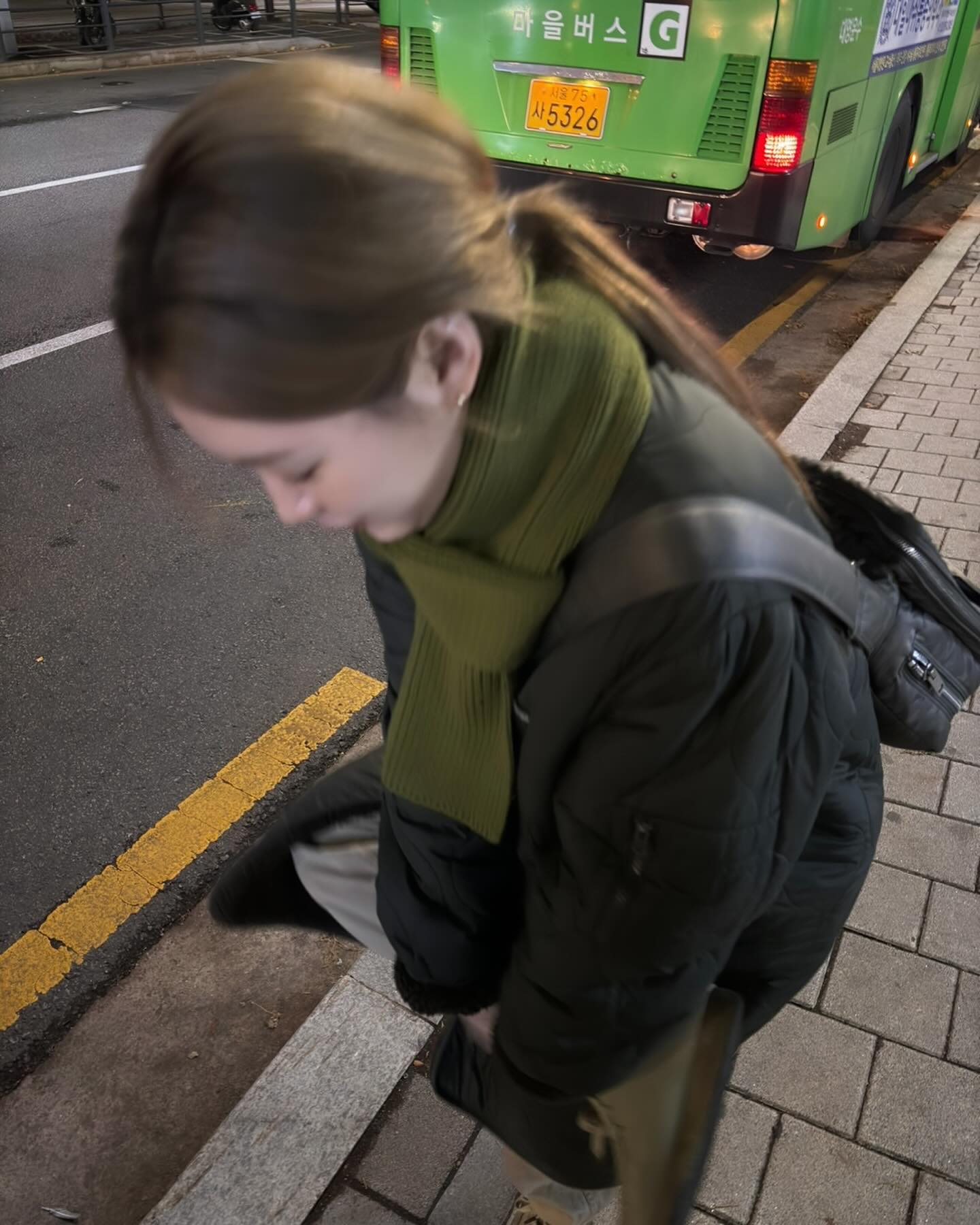 슈슉.